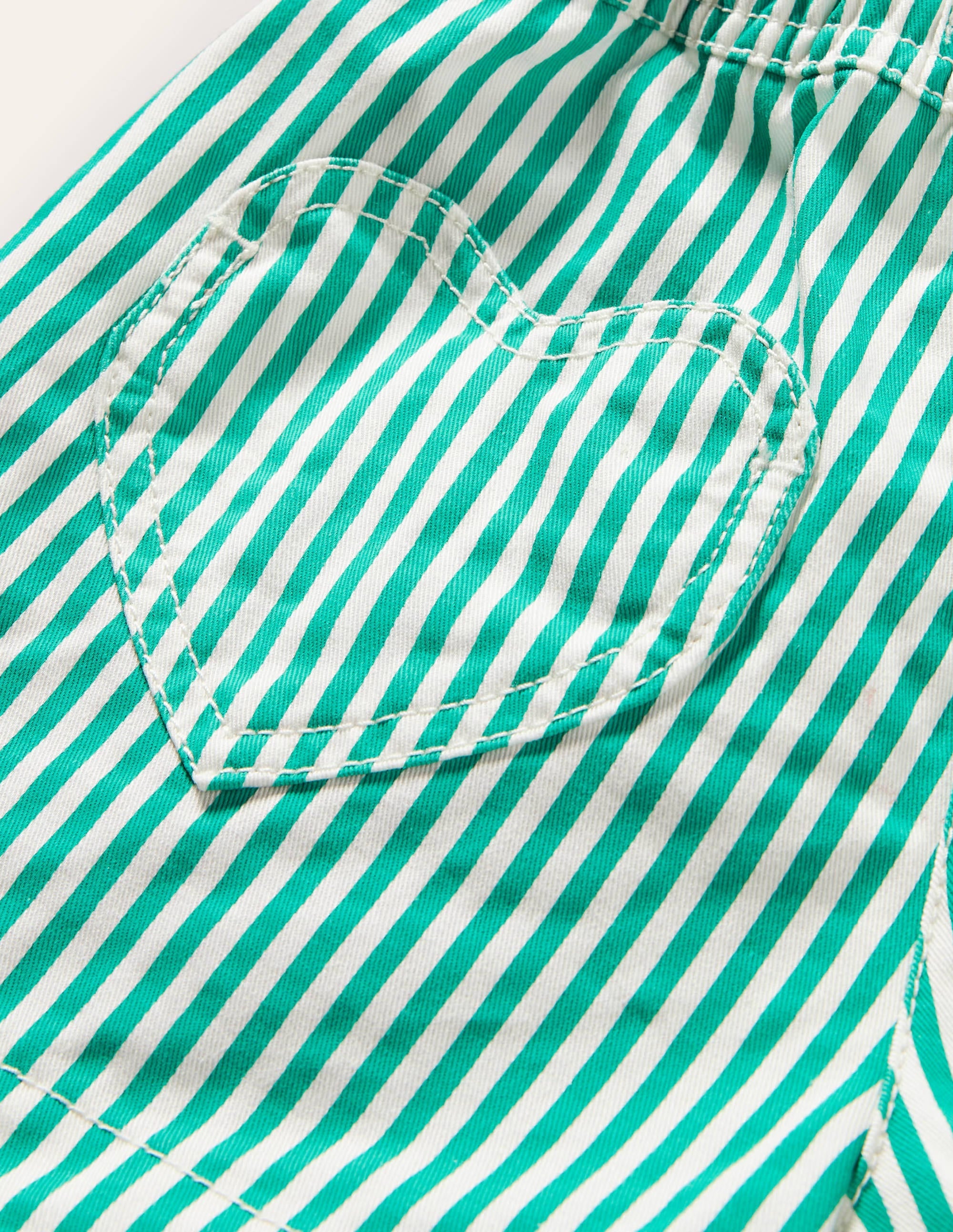 Shorts mit Herztaschen-Paprikagrün, Feine Streifen - Image 3