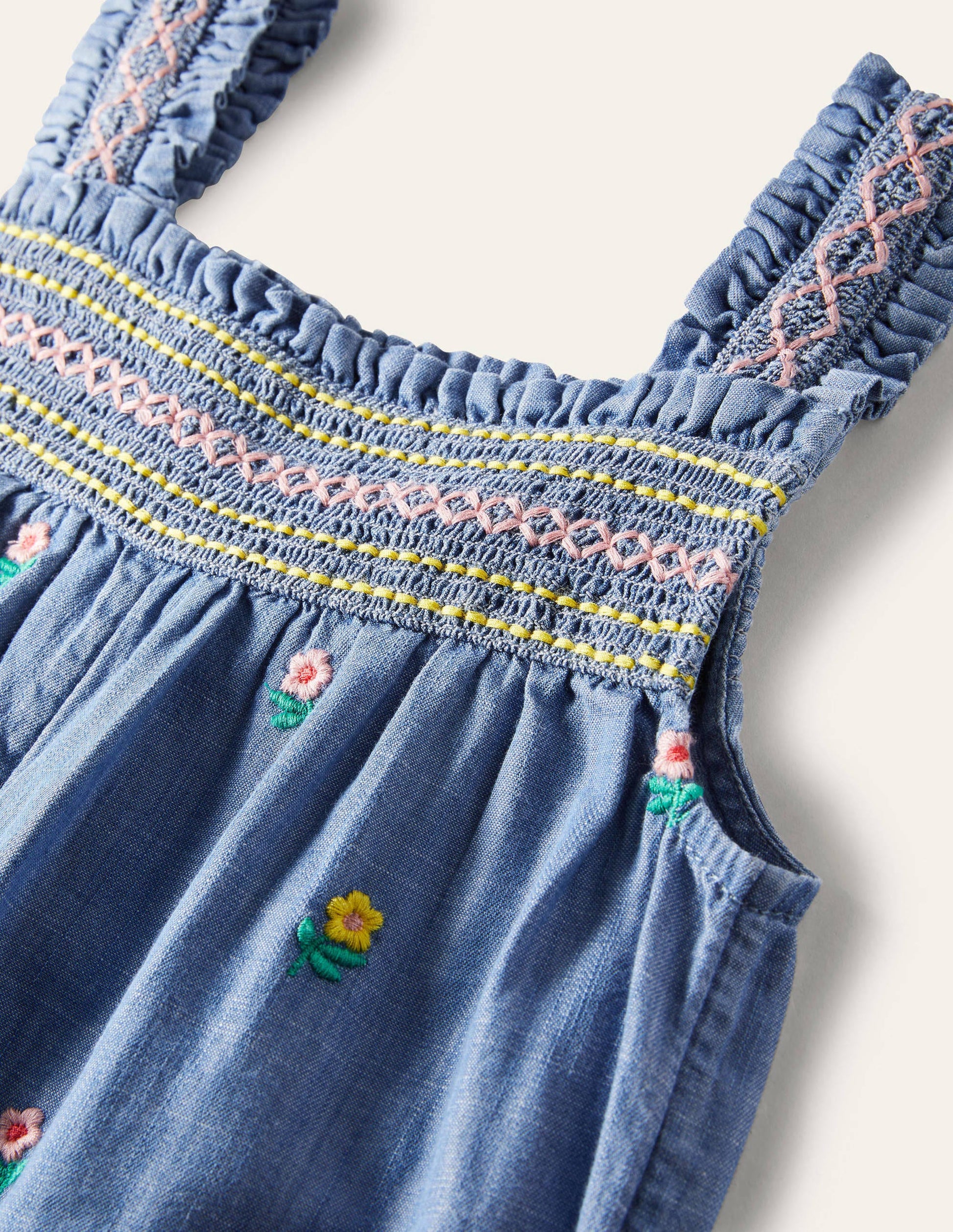Salopette brodée à smocks-Motif floral chambray-3