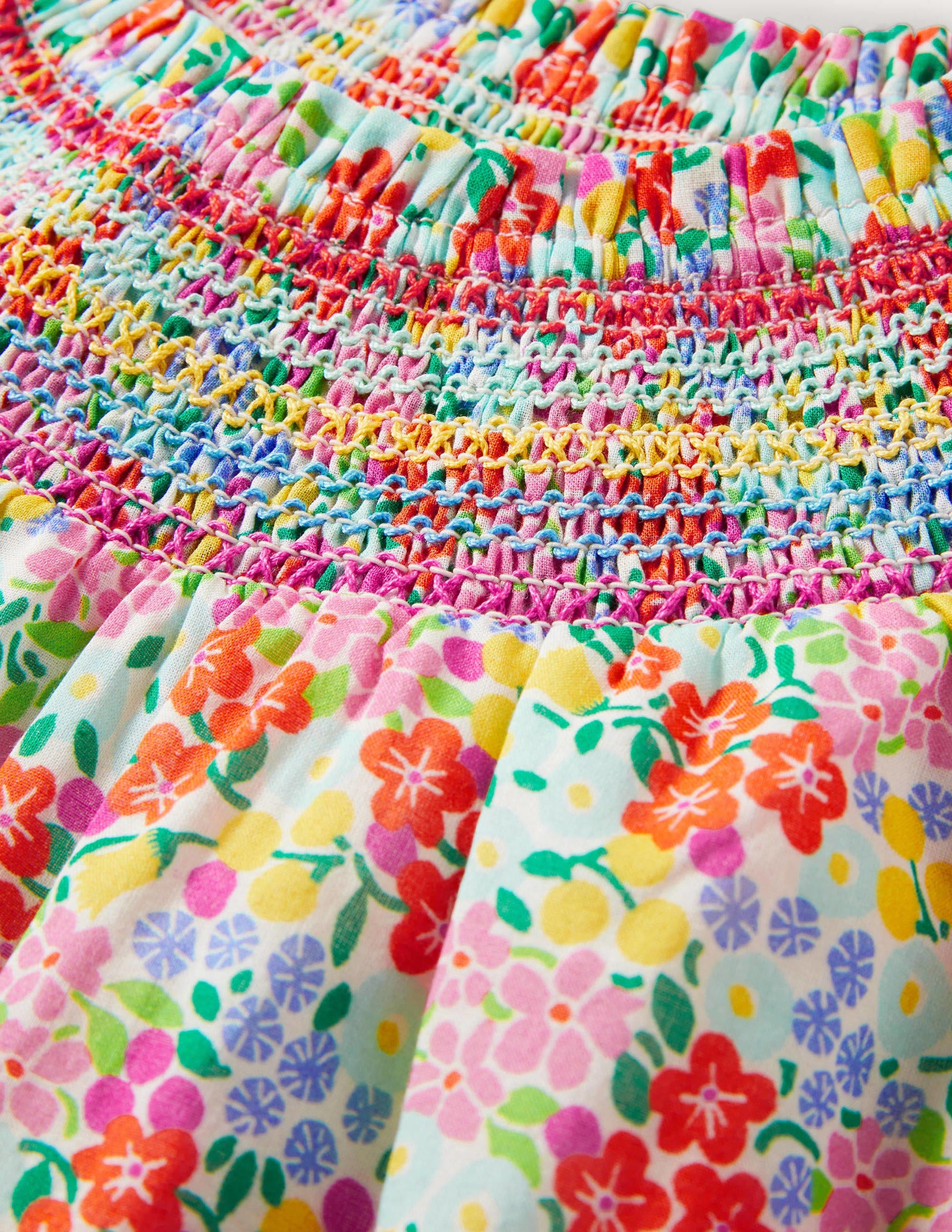 Top tissé à empiècement smocké-Lit de fleurs tropicales-2