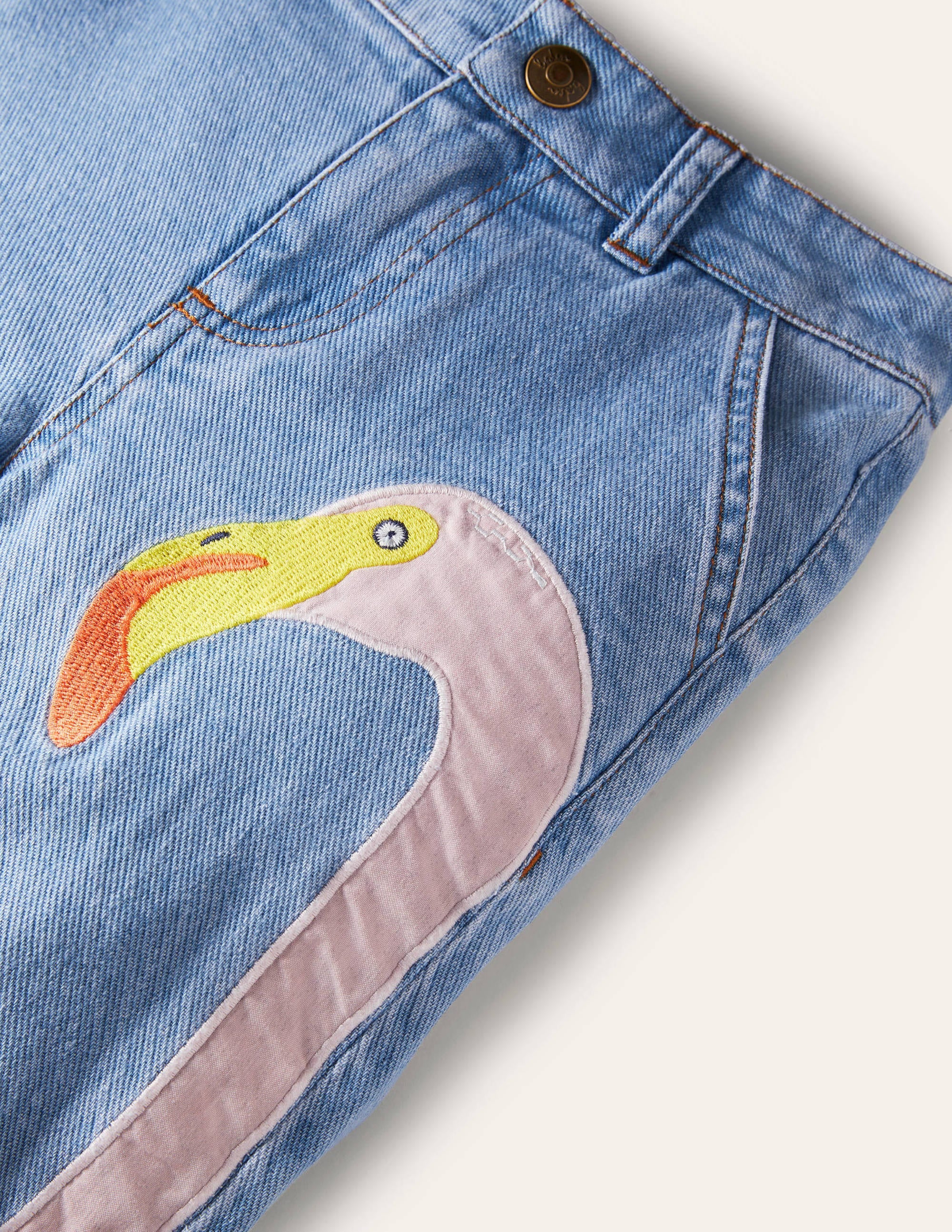 Jeans mit Applikation-Mittleres Vintageblau, Flamingo - Image 3