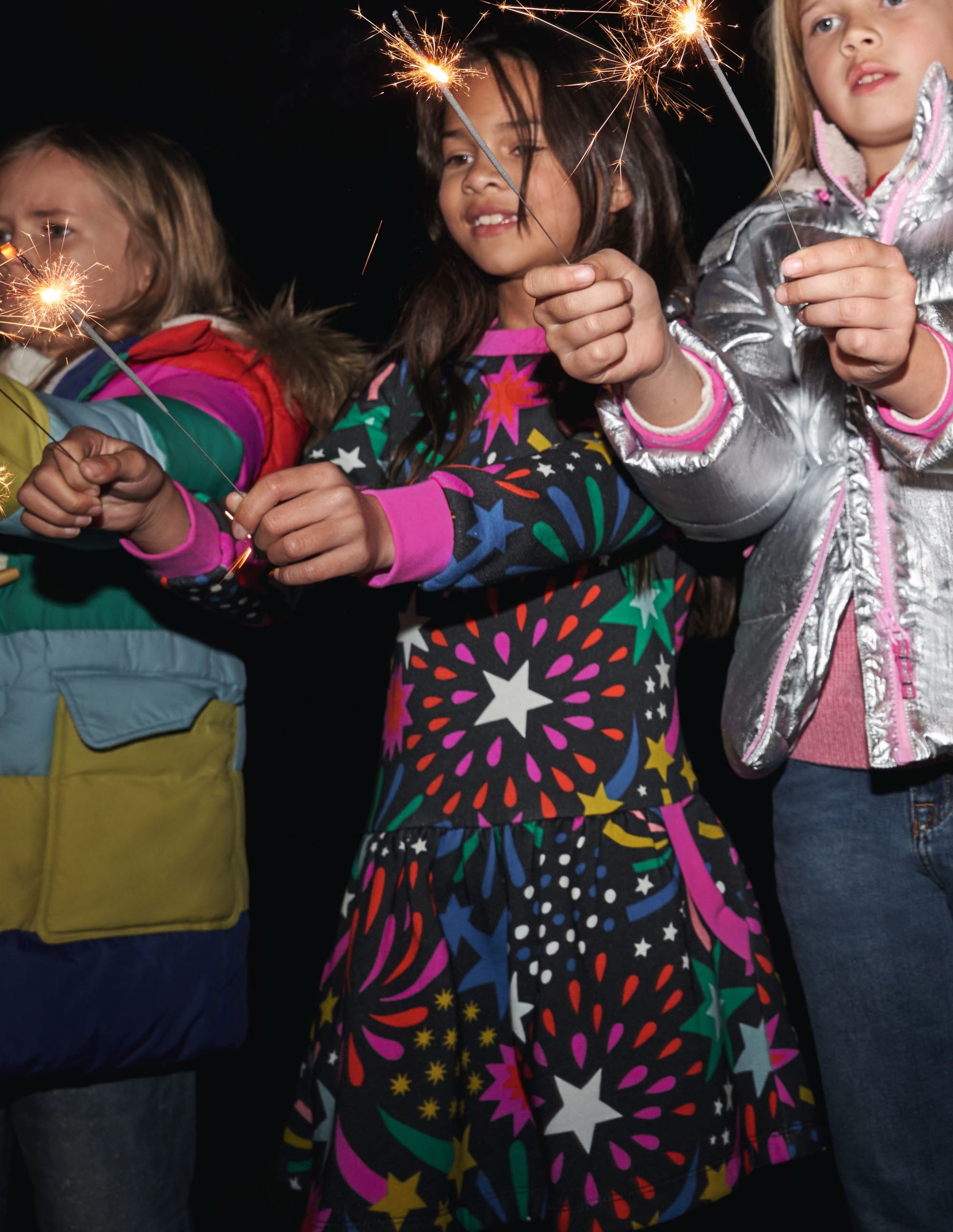 Gemütliches Sweatshirt-Kleid mit Muster-Rußgrau, Feuerwerk-4