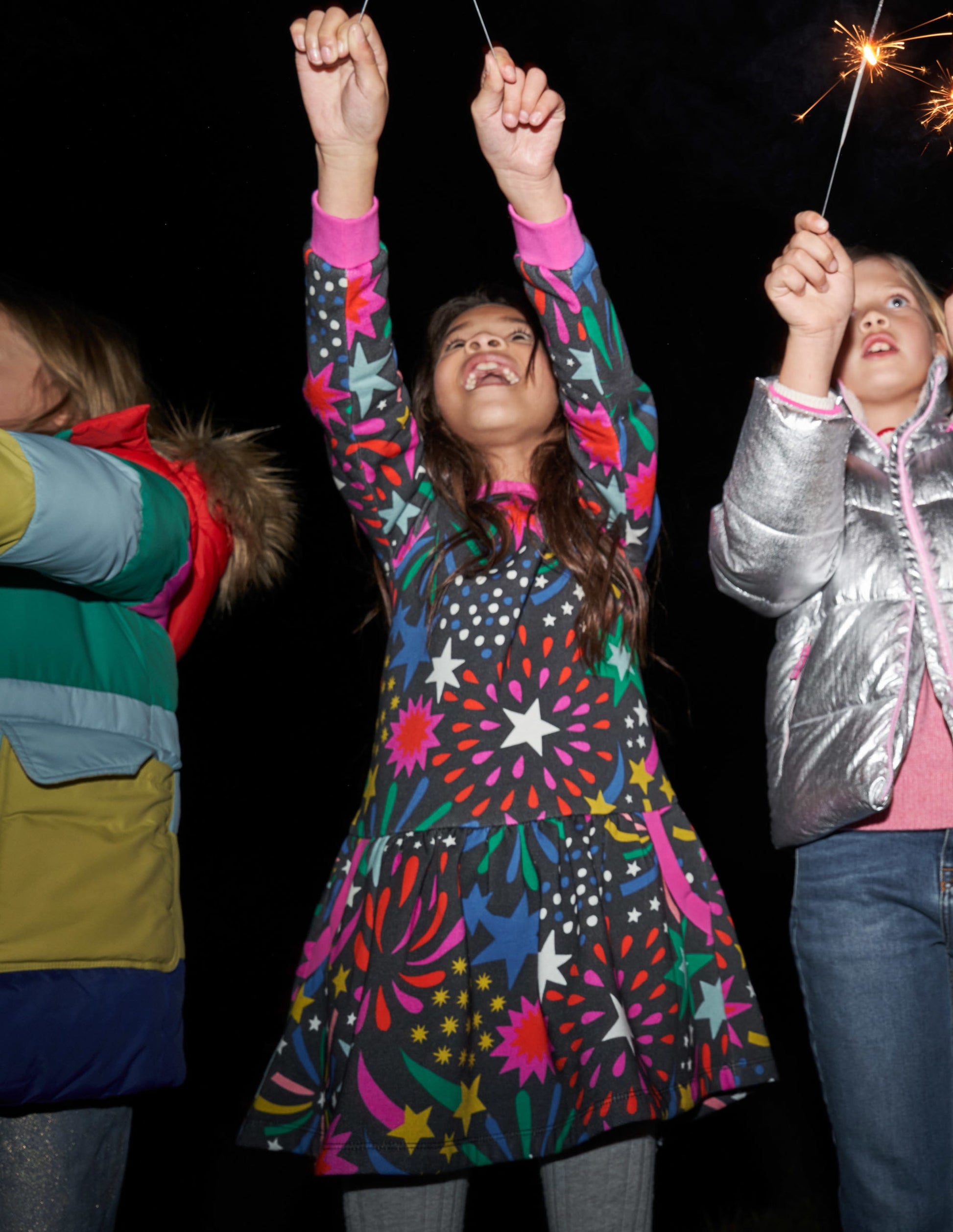 Gemütliches Sweatshirt-Kleid mit Muster-Rußgrau, Feuerwerk-5