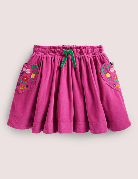 Ausgestellter Webrock mit Stickerei-Knallpink, Stickerei