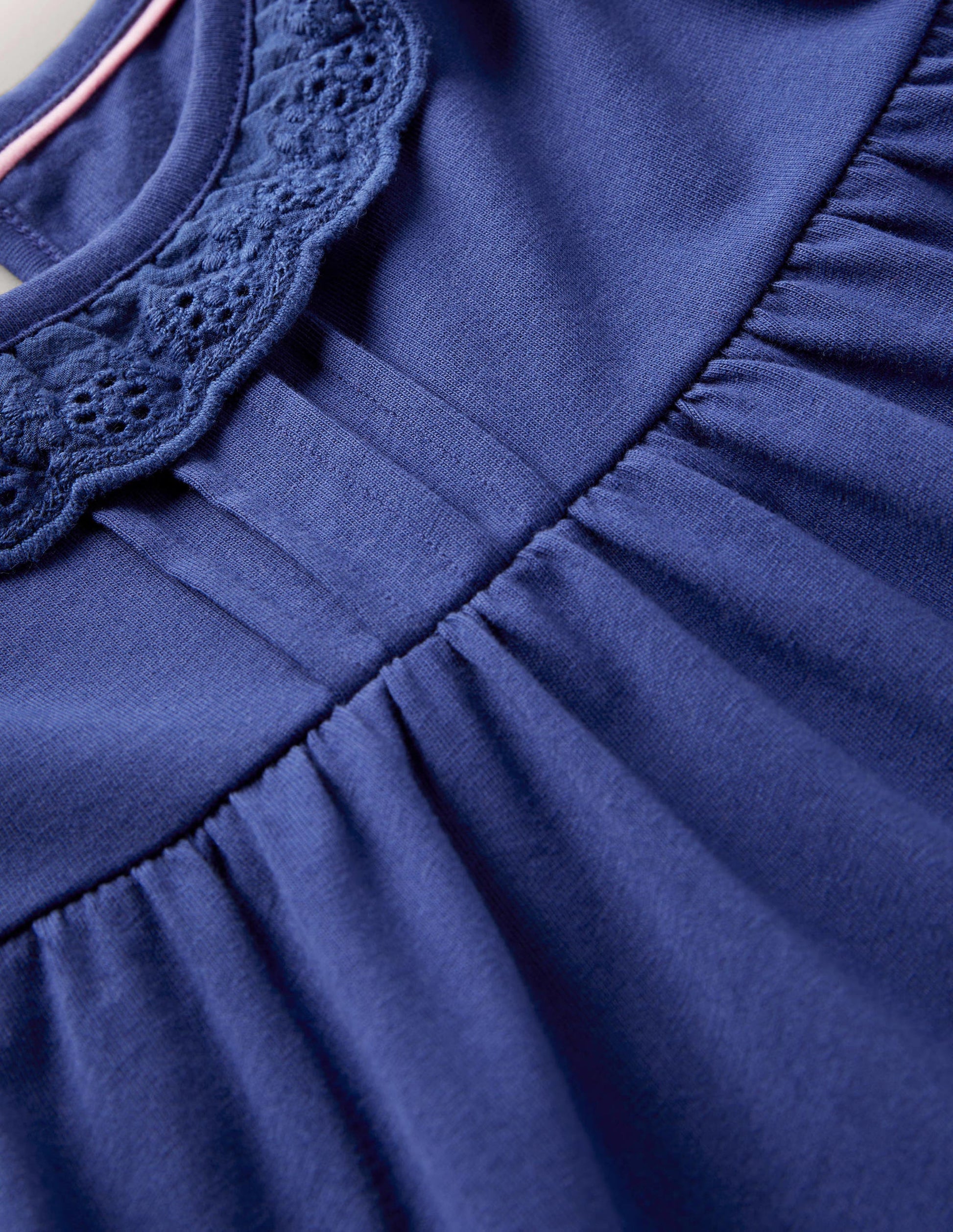 Rüschenkleid mit Lochstickerei-Segelblau-3