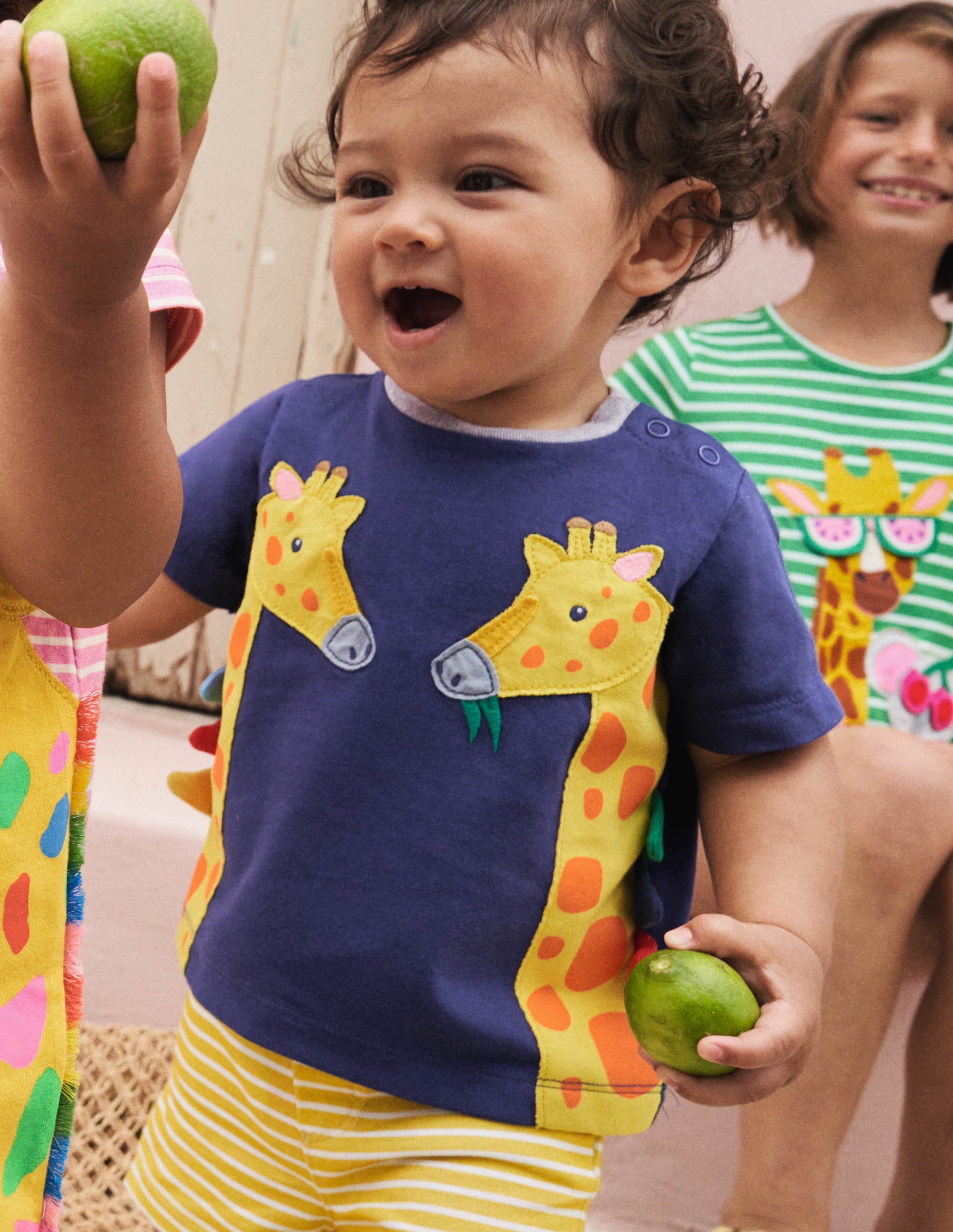 Set aus T-Shirt und Shorts mit Applikation-Segelblau/Naturweiß, Giraffe - Image 5