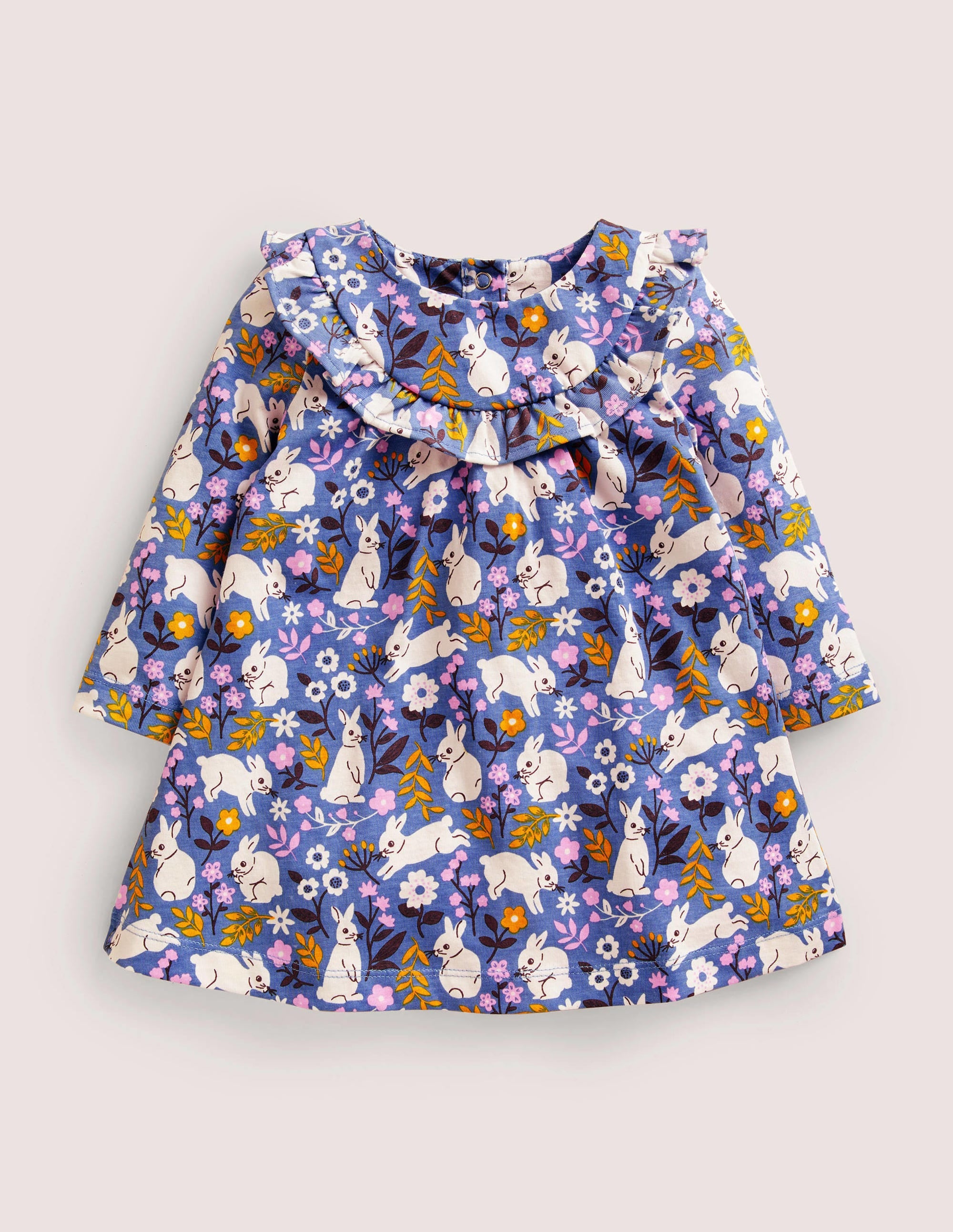 Langärmliges Kleid mit Muster-Rivierablau, Häschen im Feld - Image 1