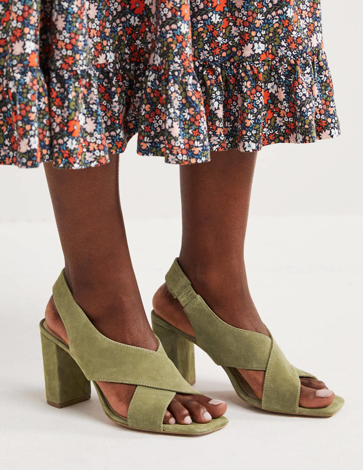 Absatzsandalen mit überkreuzten Riemen-Regenwaldgrün