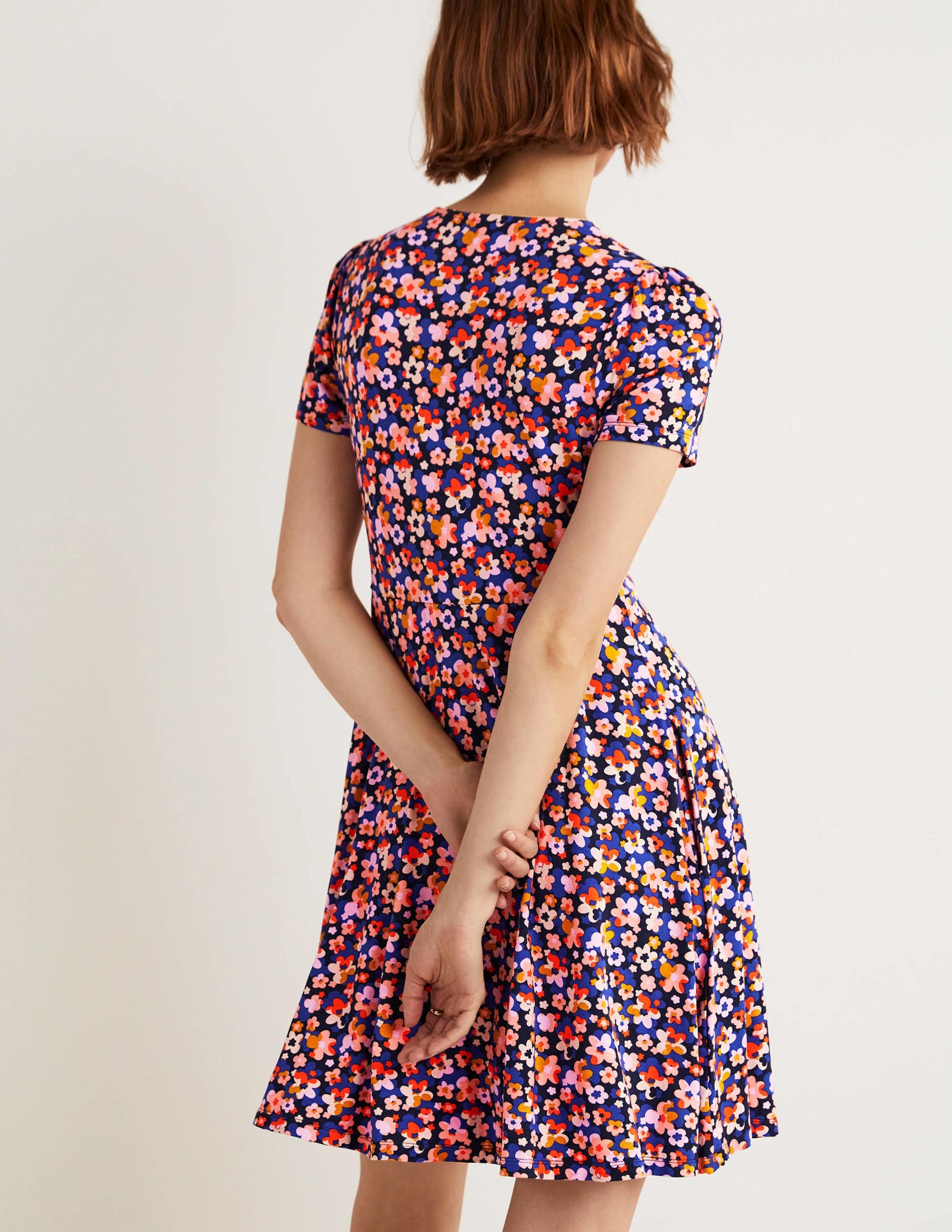Jerseykleid mit Rundhalsausschnitt-Französisches Navy, Abstraktes Muster - Image 3