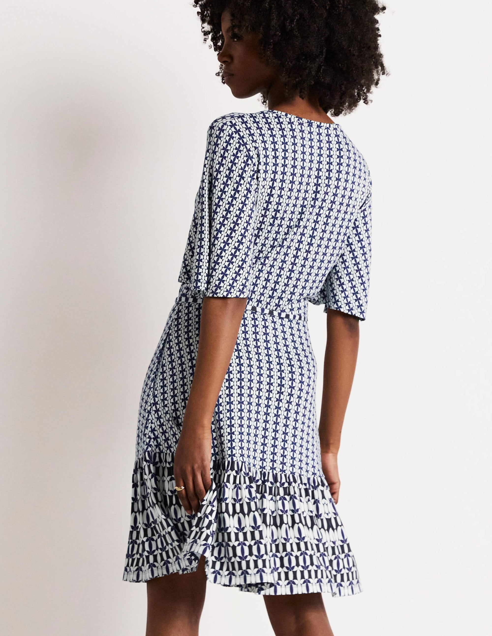 Robe volantée en jersey à col cranté-Bleu marine français, motif pétale géométrique - Image 7