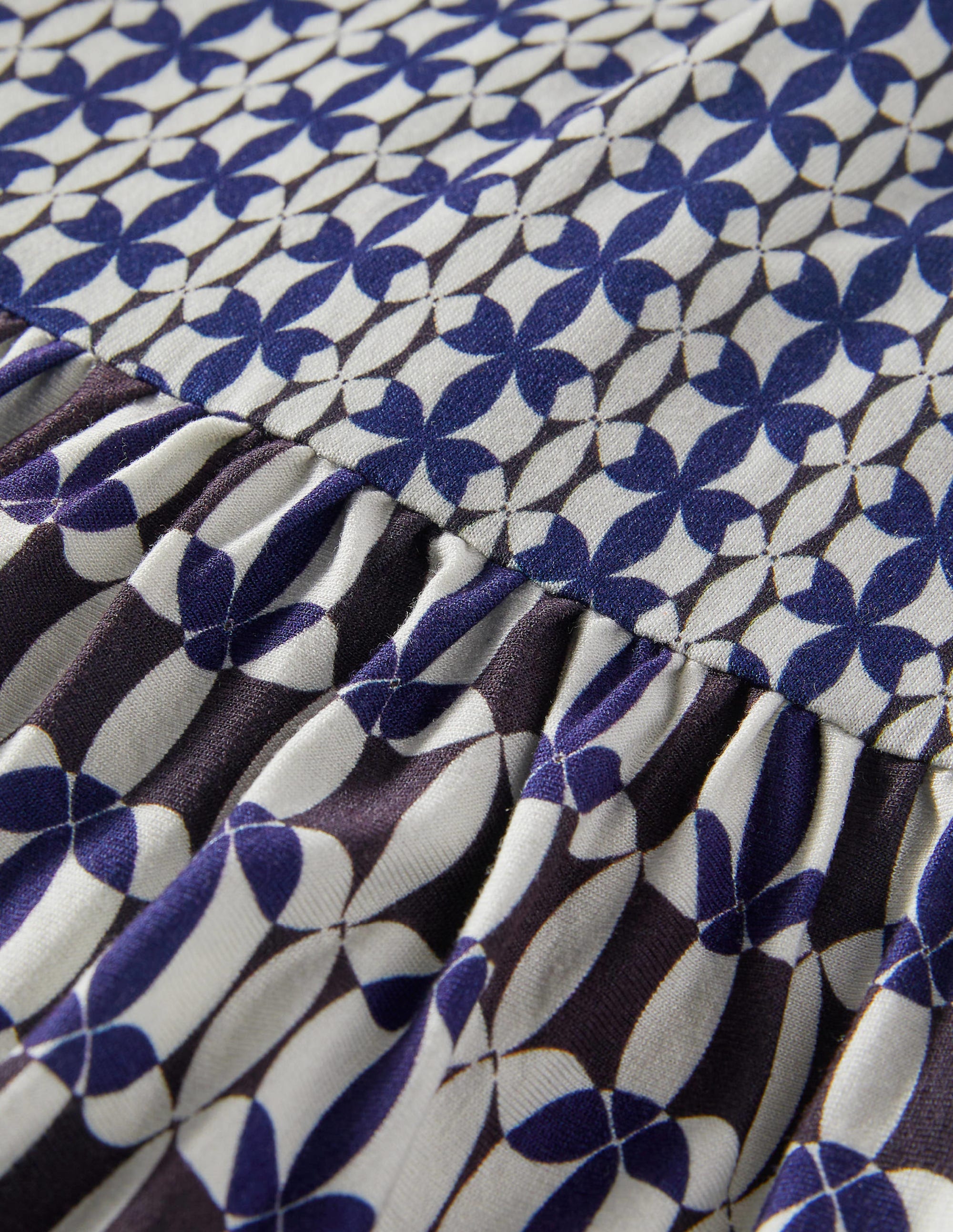 Robe volantée en jersey à col cranté-Bleu marine français, motif pétale géométrique - Image 9