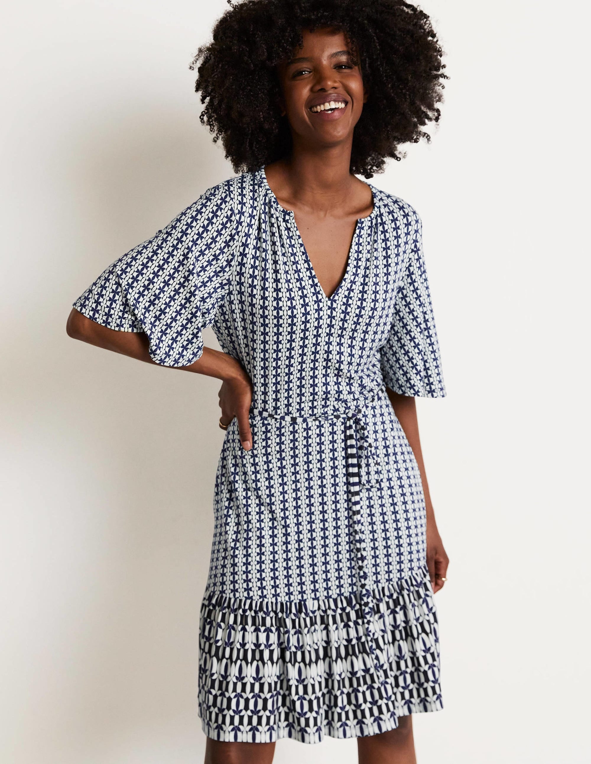Robe volantée en jersey à col cranté-Bleu marine français, motif pétale géométrique - Image 4