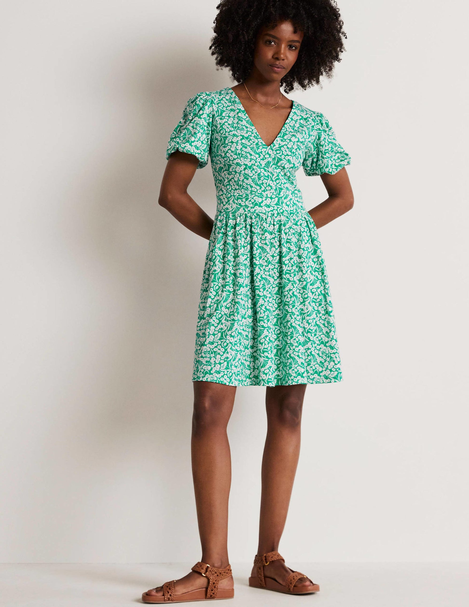 Jersey-Minikleid mit Rückendetail-Smaragdgrün, Knospenmuster-1