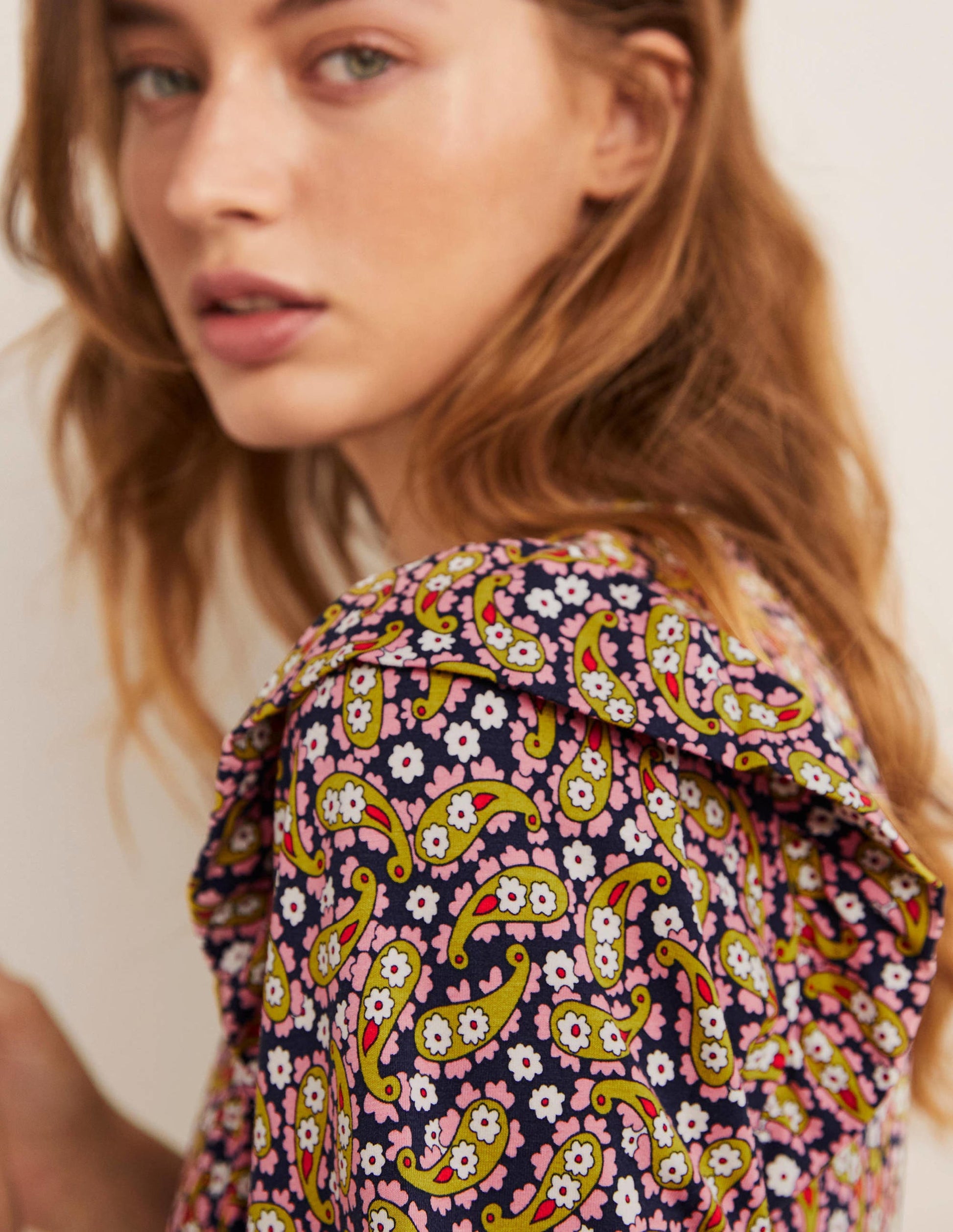 Jersey-Midikleid mit Rüschen-Citronella, Blütenblätter-Paisleymuster-2