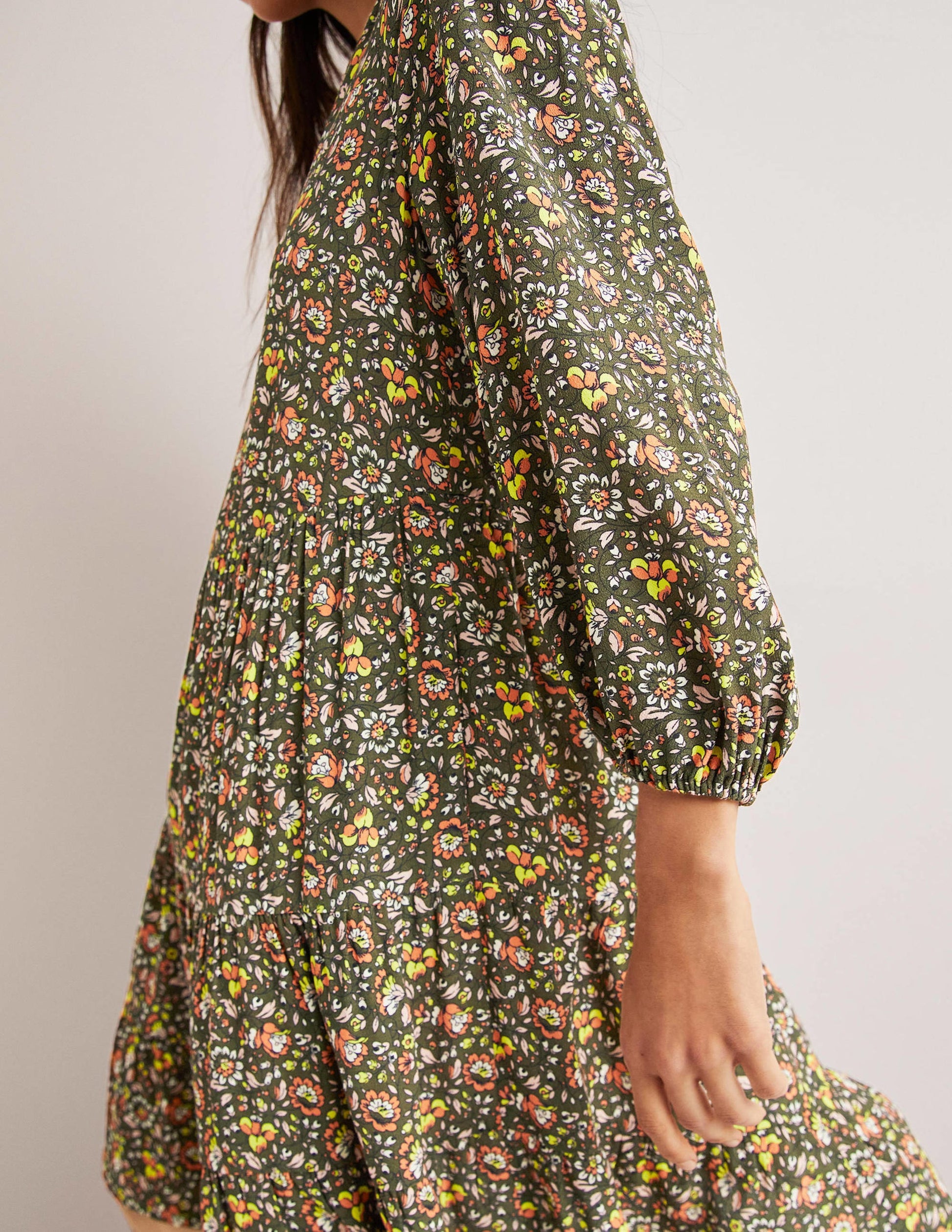 Robe volantée à col cranté-Basilic, motif Botanic Meadow-2