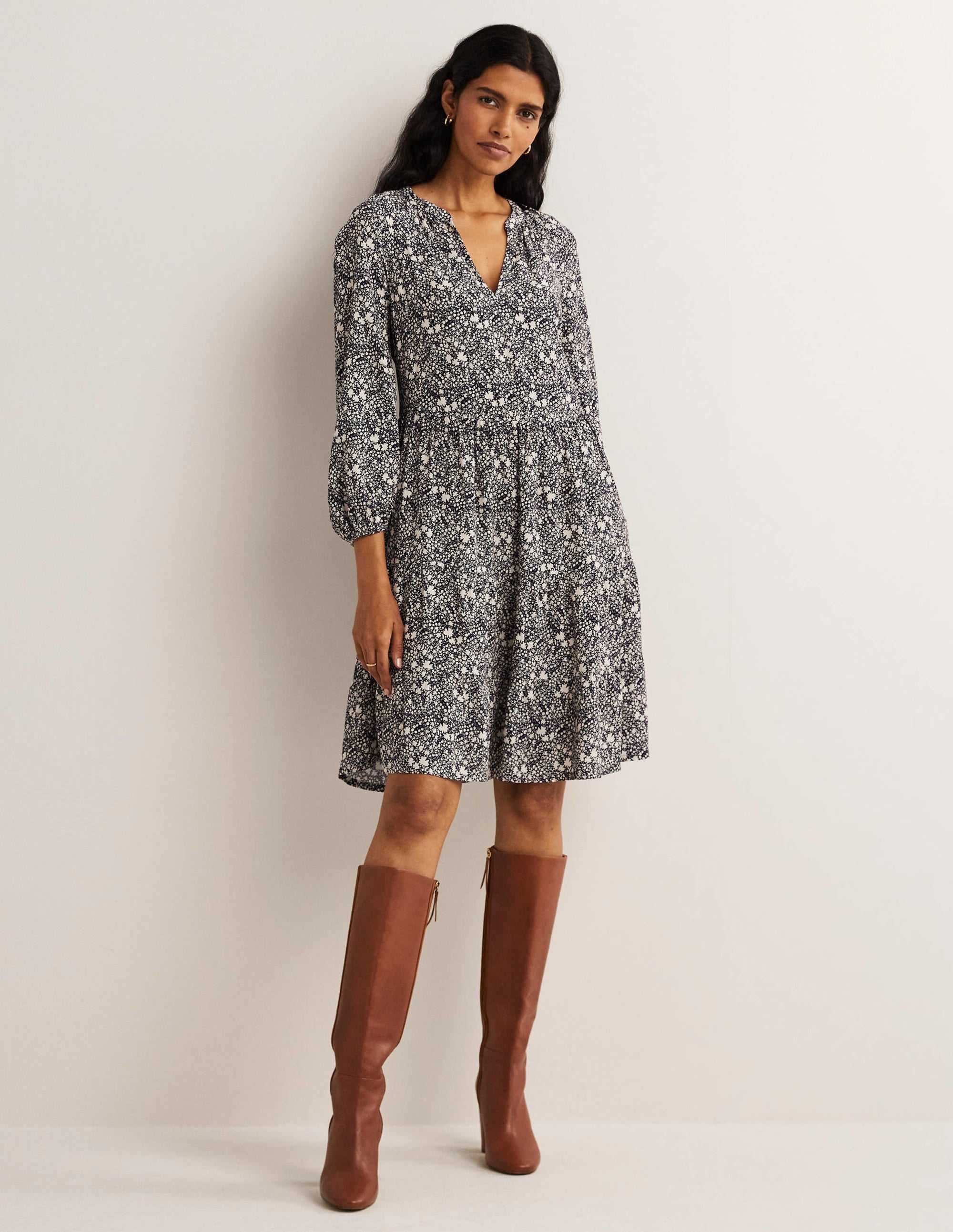 Robe volantée à col cranté-Bleu marine, motif Abstract Ditsy - Image 1
