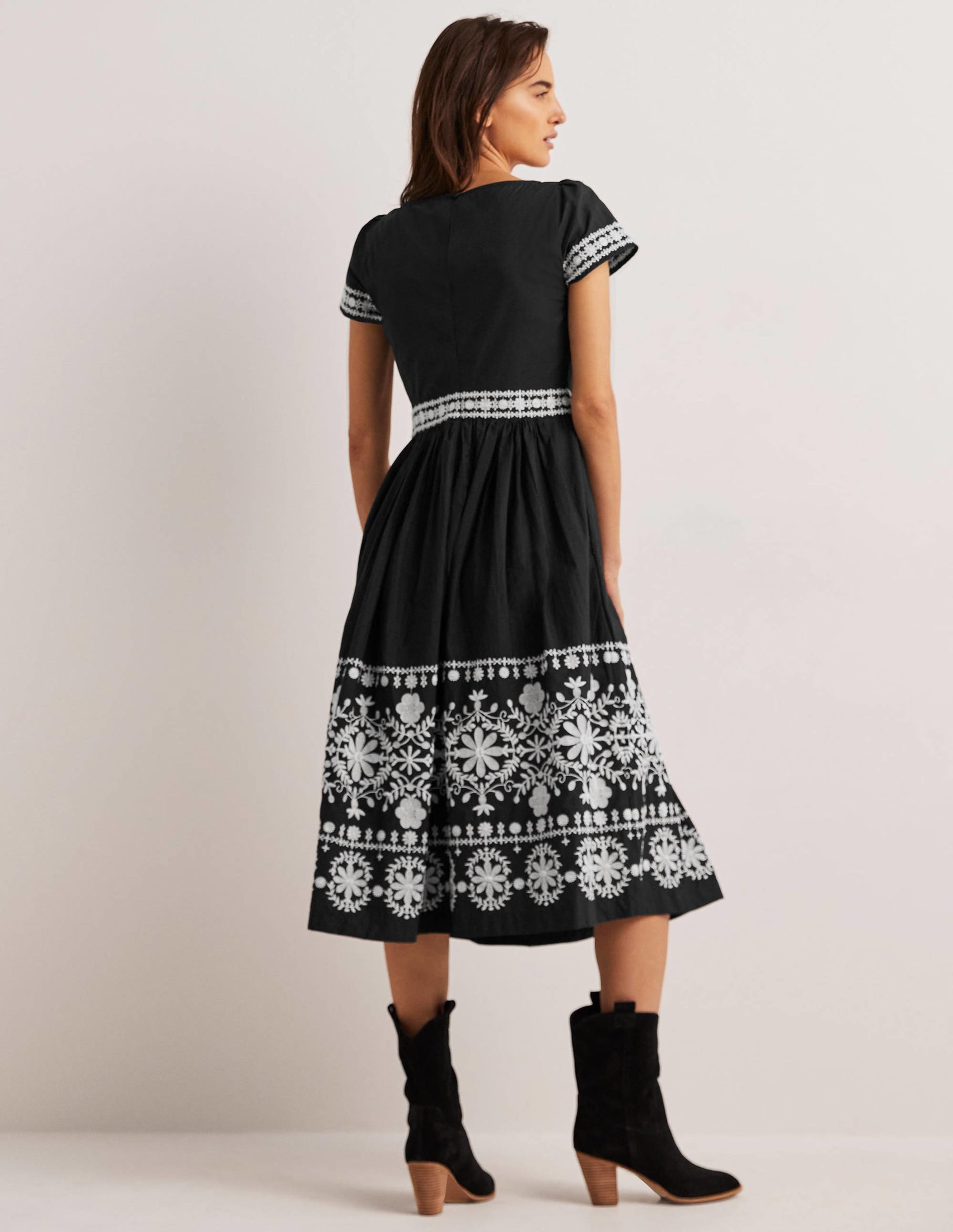 Midikleid mit Stickerei-Schwarz - Image 3