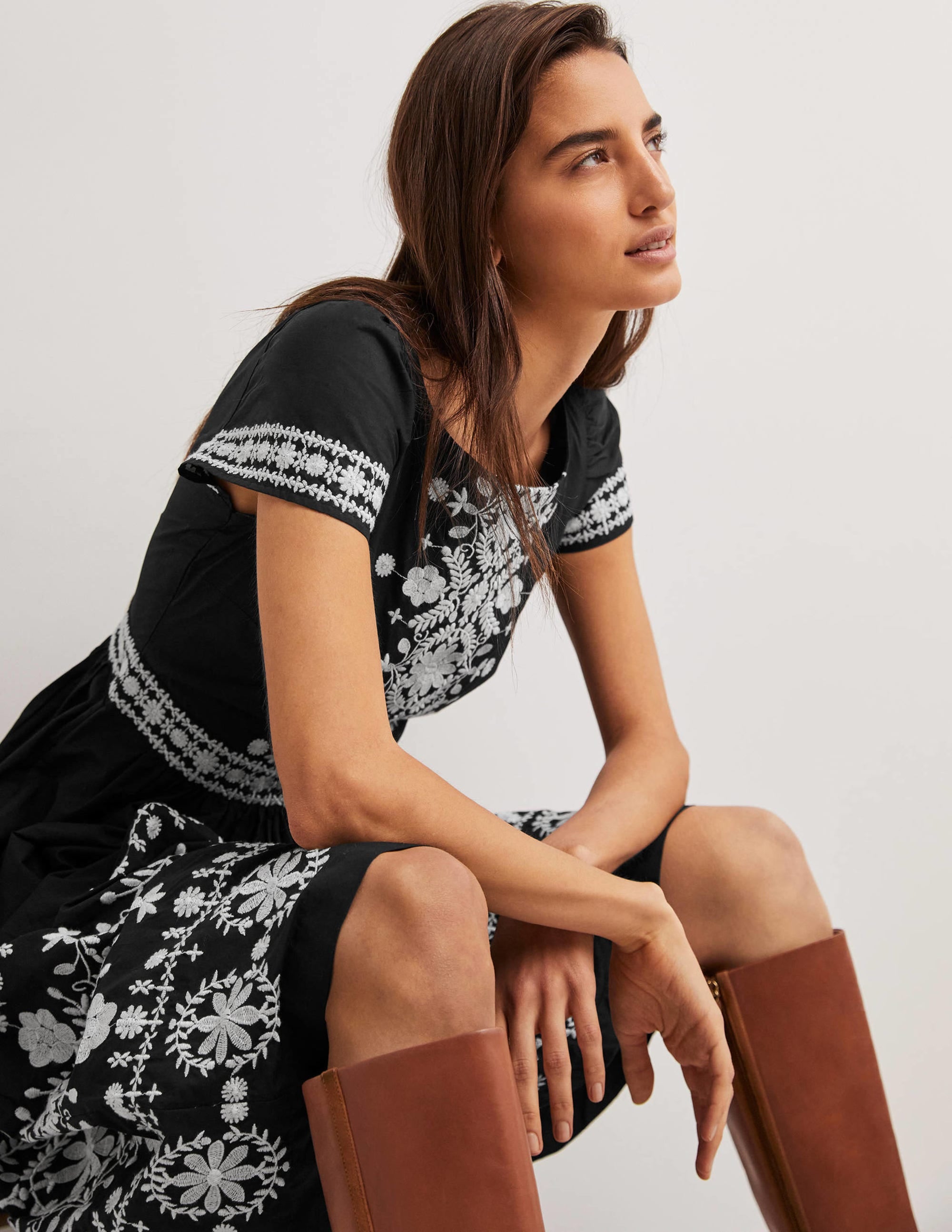 Midikleid mit Stickerei-Schwarz - Image 4