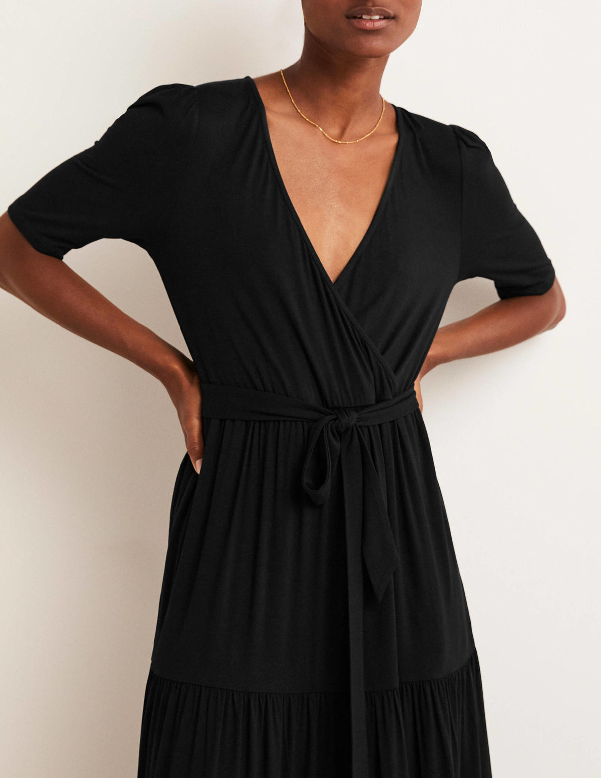 Gestuftes Jersey-Maxiwickelkleid-Schwarz - Image 2