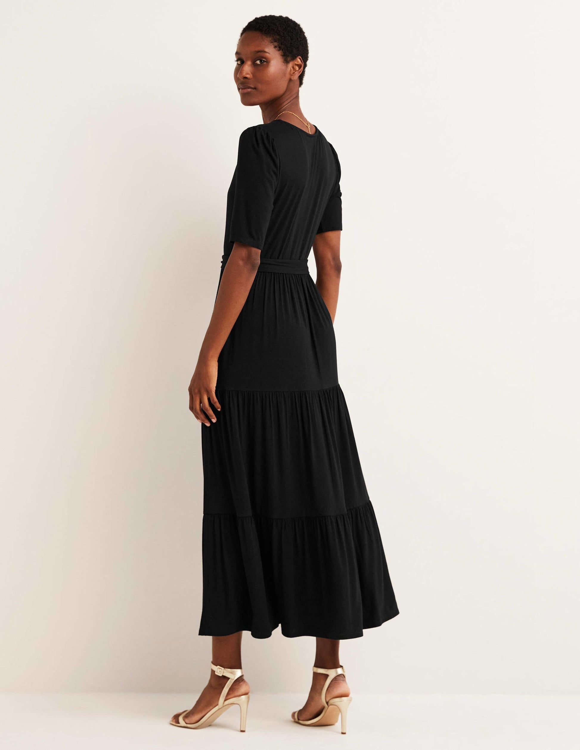 Gestuftes Jersey-Maxiwickelkleid-Schwarz-3