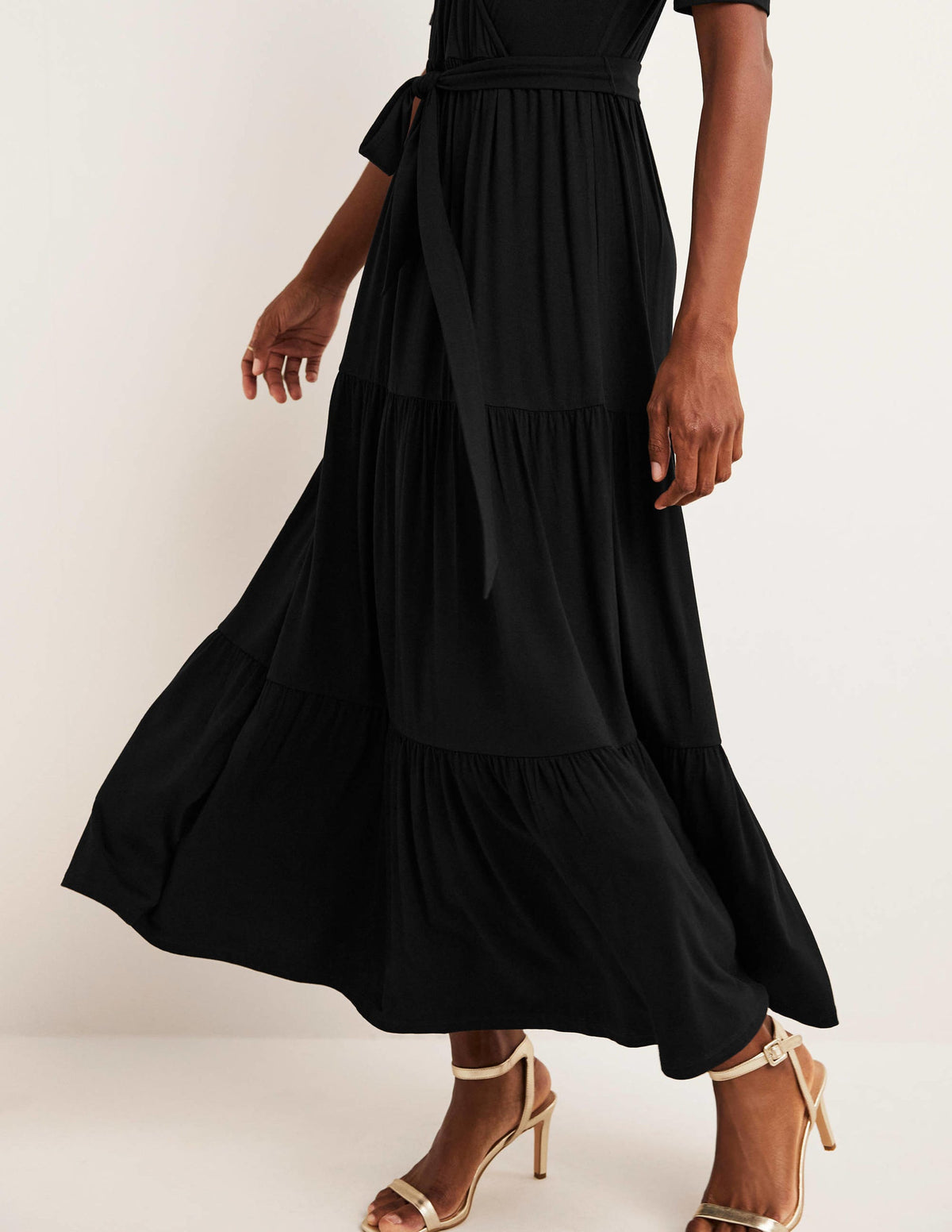 Gestuftes Jersey-Maxiwickelkleid-Schwarz-4