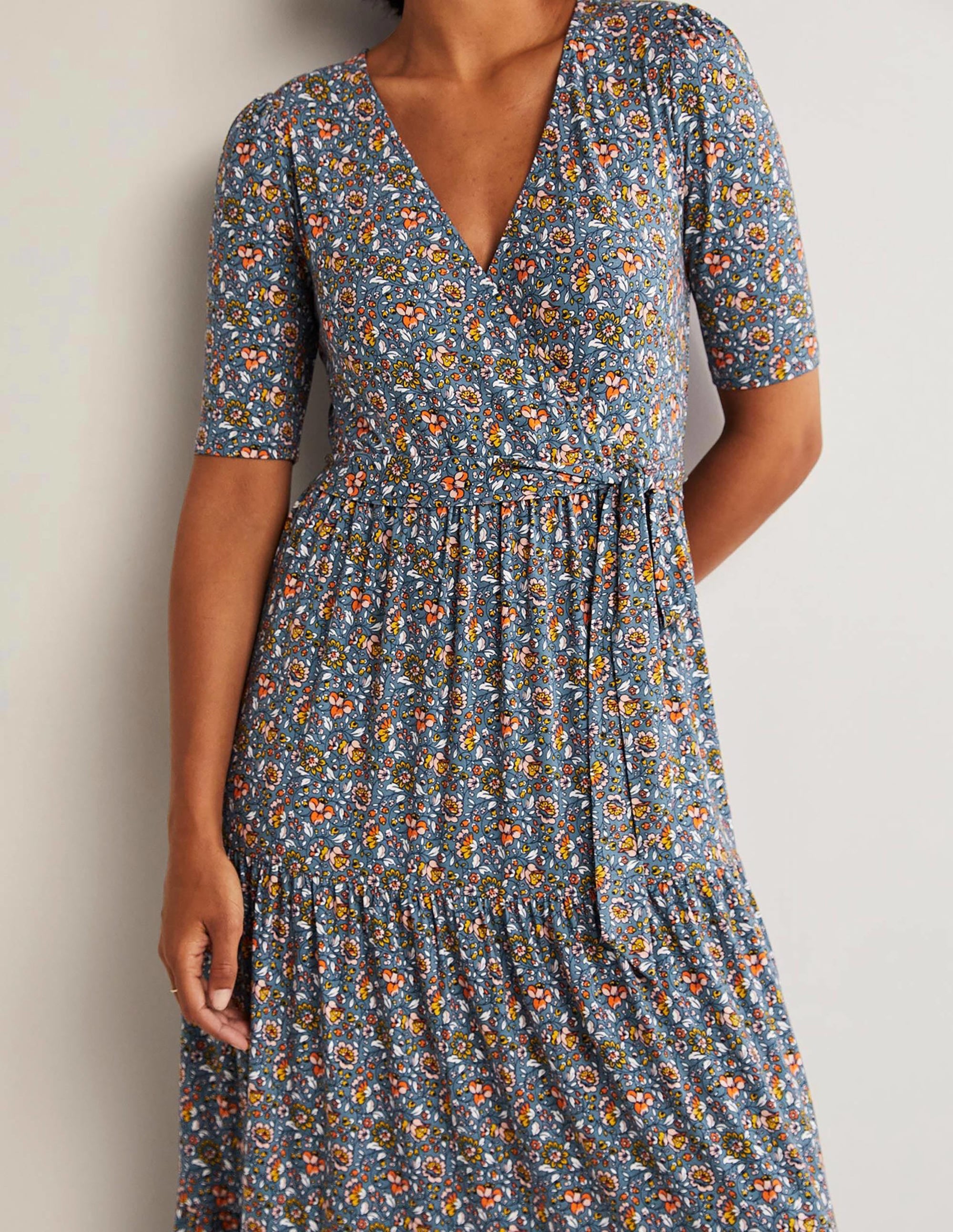 Robe portefeuille longue en jersey à volants-Bleu marine, motif Botanic Meadow - Image 3
