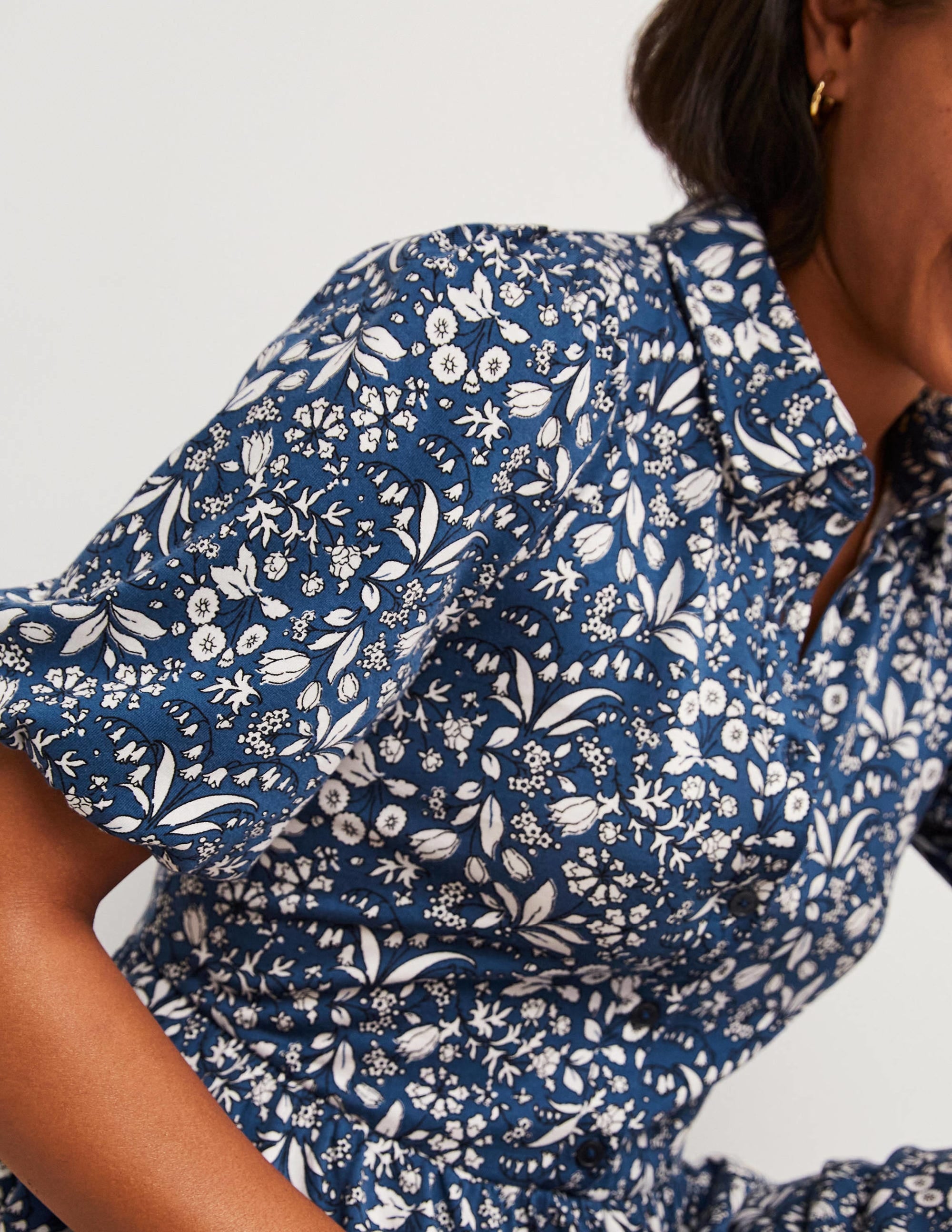 Mini robe-chemise en jersey-Bleu mer, fleur sauvage - Image 2