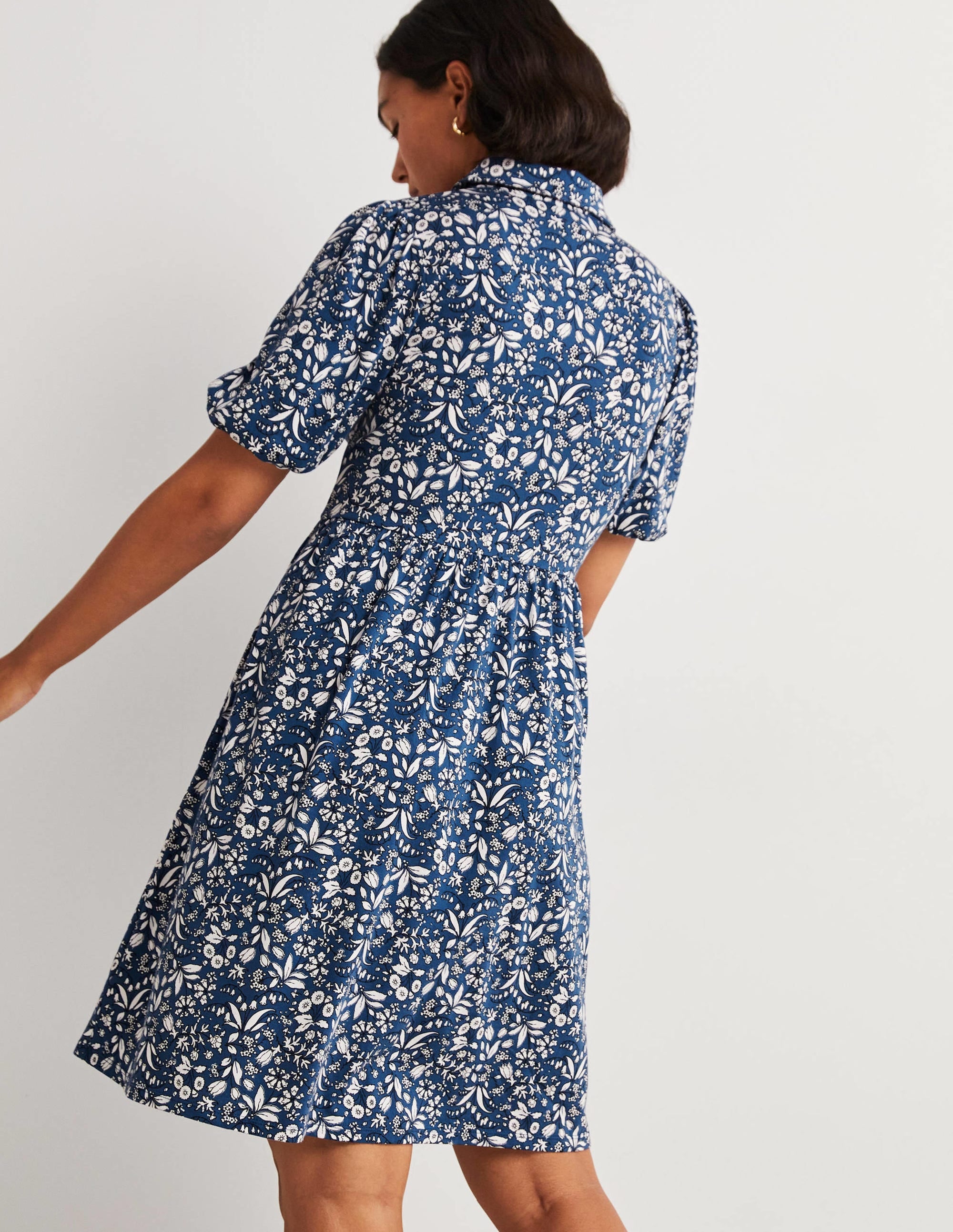 Mini robe-chemise en jersey-Bleu mer, fleur sauvage - Image 3