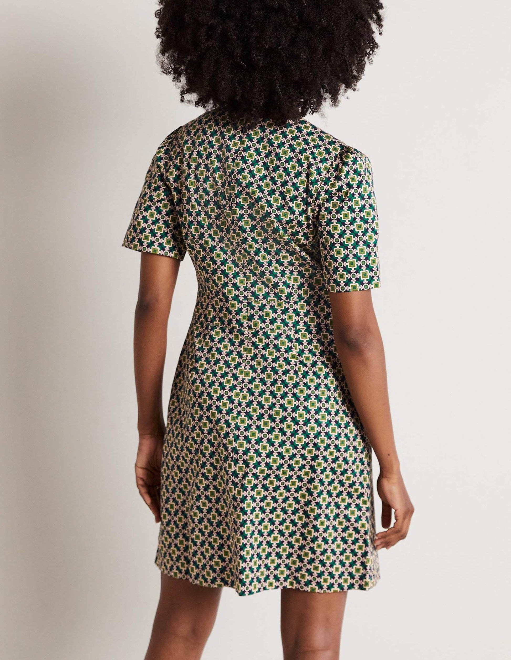 Mini-robe fourreau en coton-Clairière ombragée, motif géométrique carré-3