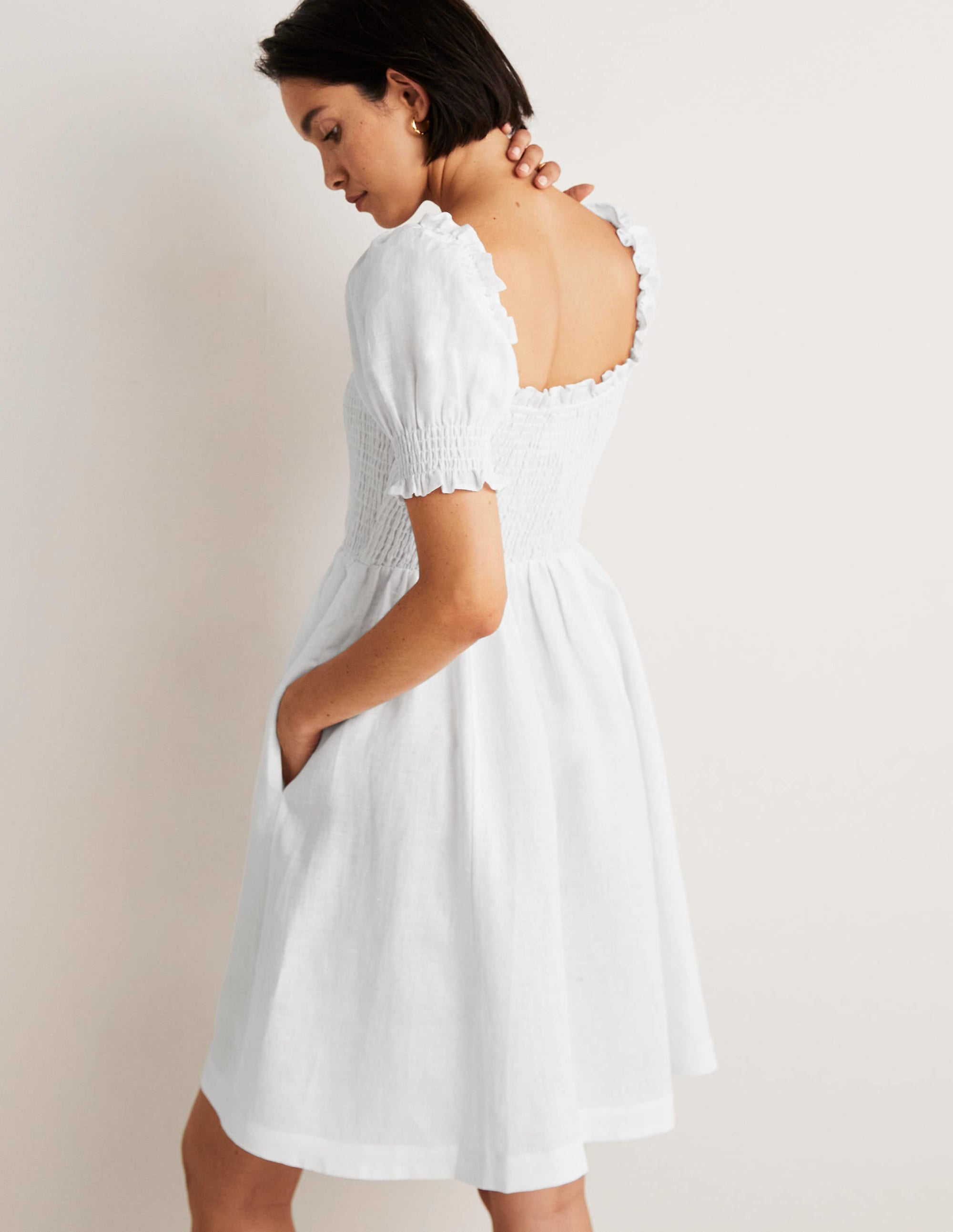 Minikleid mit gesmoktem Oberteil-Weiß - Image 3