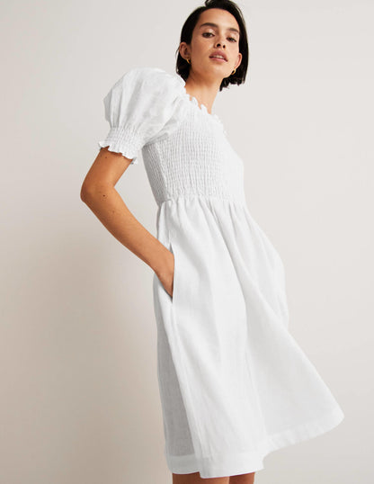 Mini-robe avec corsage à smocks-Blanc