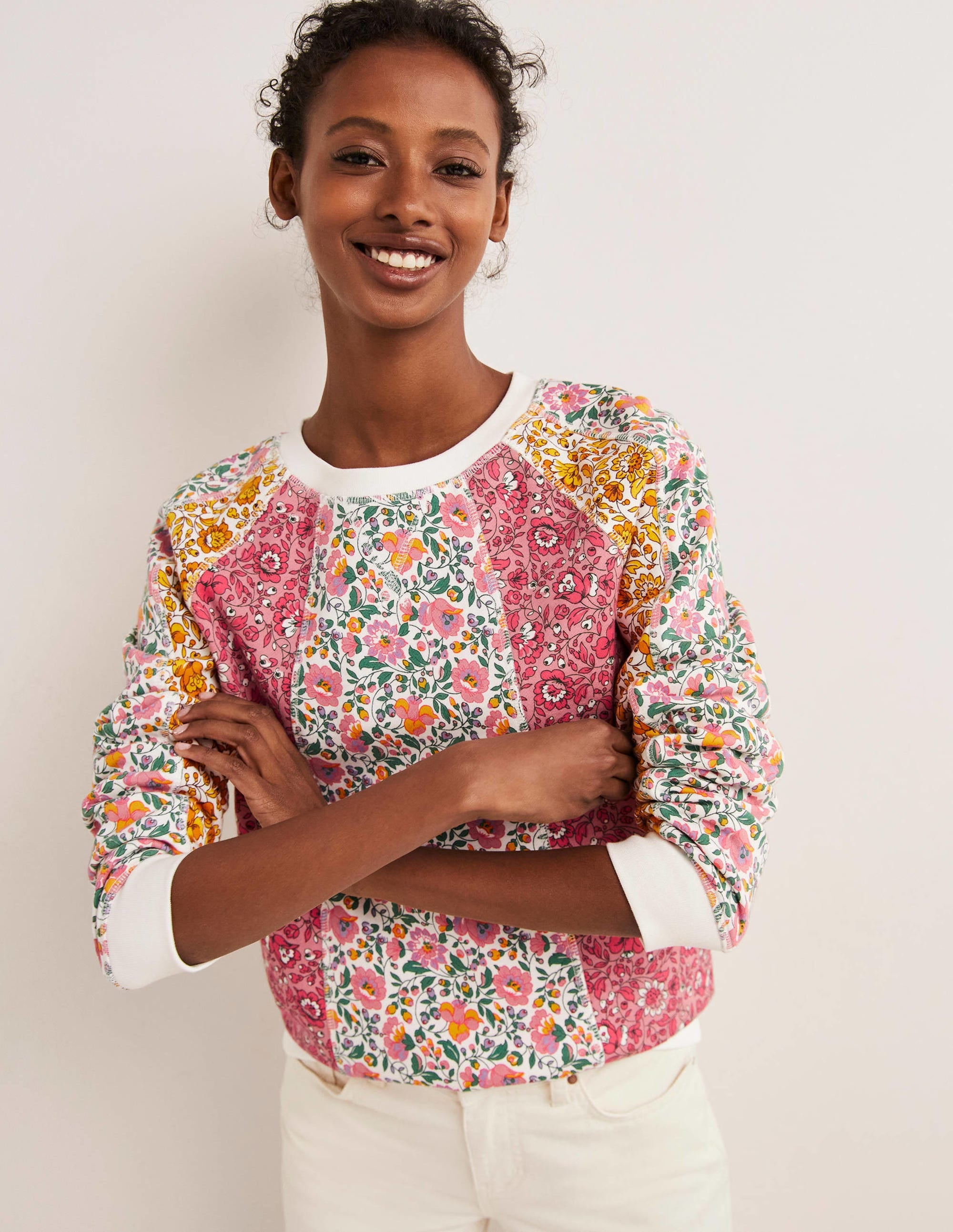 Gemustertes Sweatshirt aus Baumwolle-Bunt, Blütenwiese - Image 1