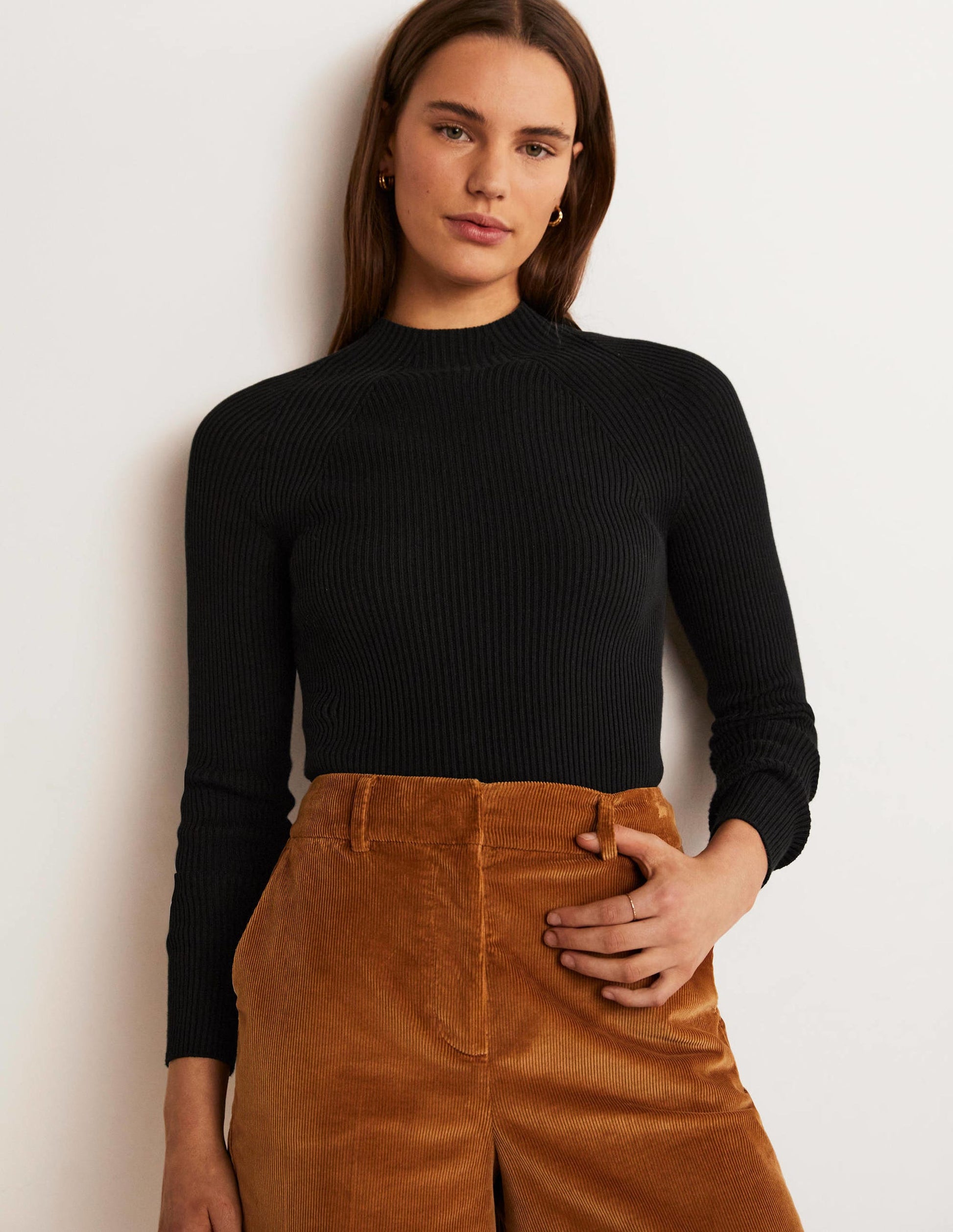Gerippter Pullover mit hohem Kragen-Schwarz-1