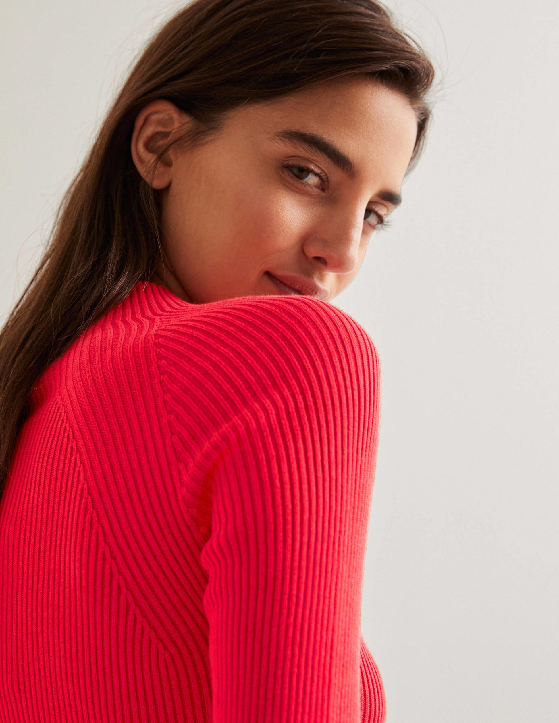 Gerippter Pullover mit hohem Kragen-Erdbeerkuchenrot-2