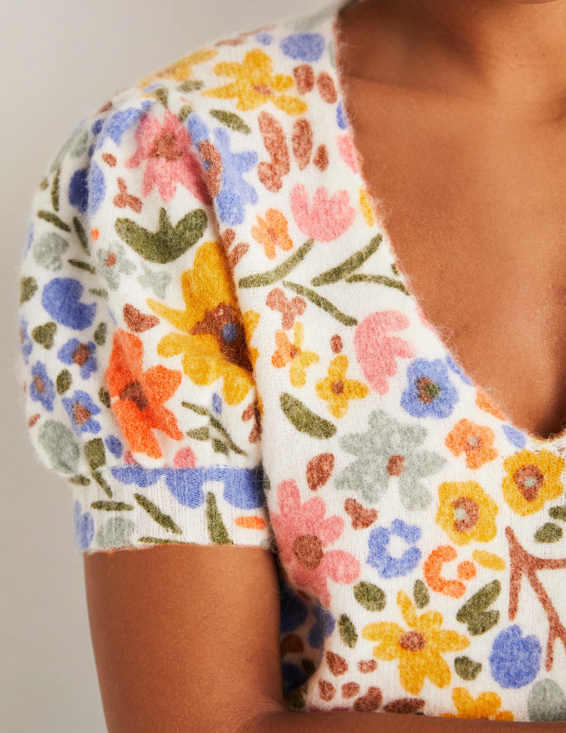 Gemusterter Pullover mit Puffärmeln-Naturweiß, Abstraktes Kleines Blumenmuster-2