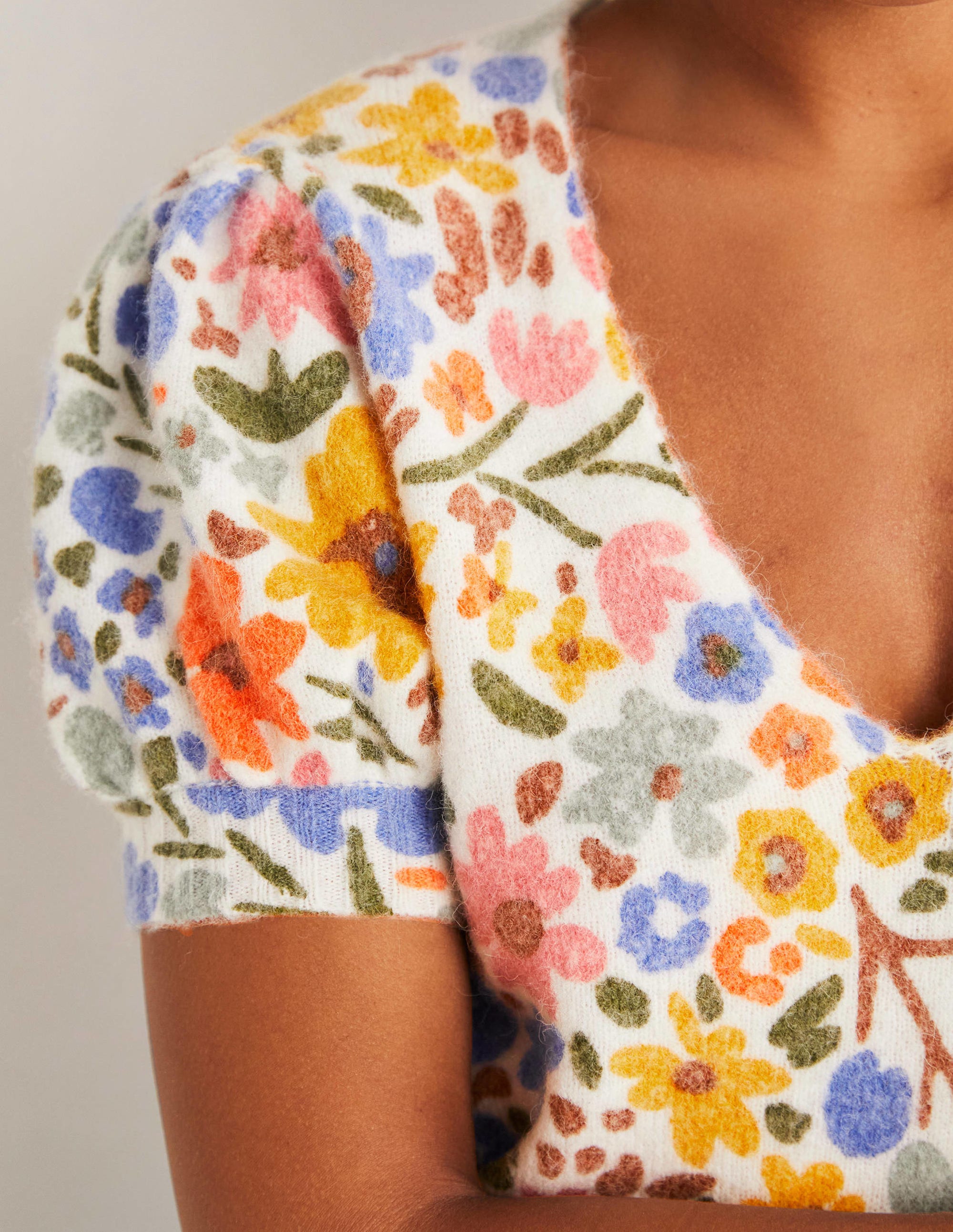 Gemusterter Pullover mit Puffärmeln-Naturweiß, Abstraktes Kleines Blumenmuster - Image 2
