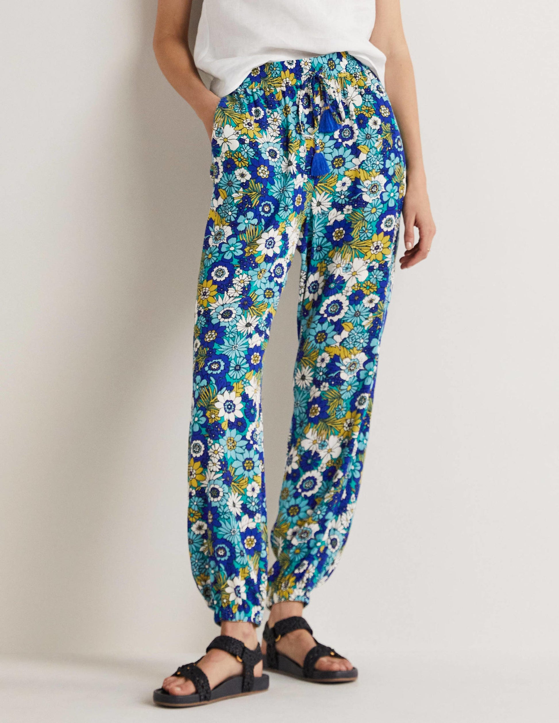 Pantalon fuselé effet froissé-Émeraude, motif Bloom Garden-8