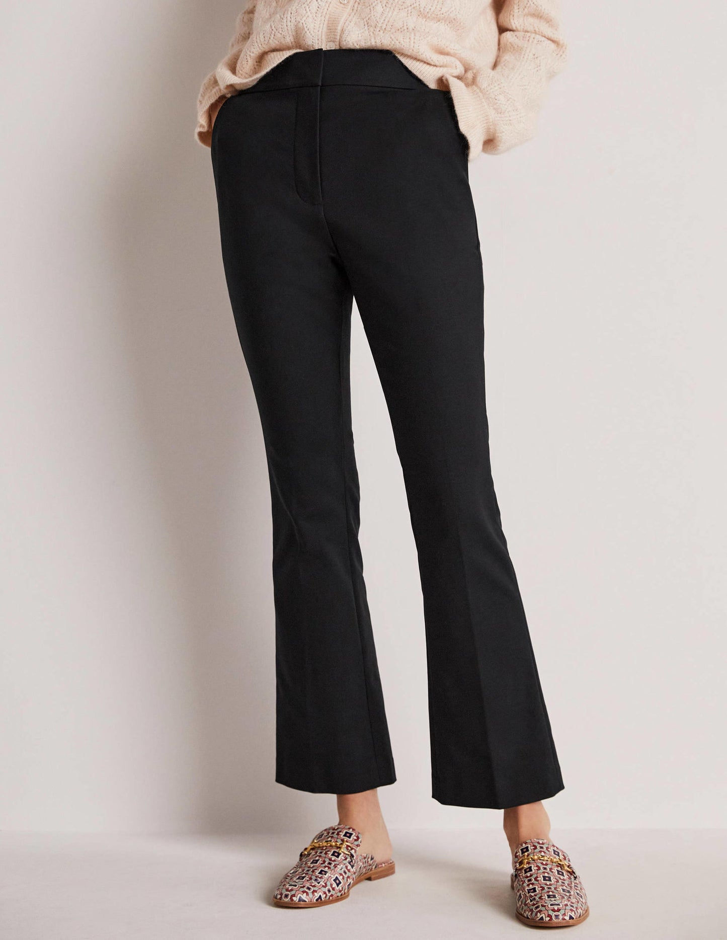 Ausgestellte 7/8-Hose-Schwarz