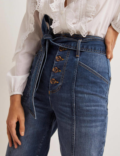 Hoch geschnittene Jeans mit Gürtel-Mittleres Vintageblau