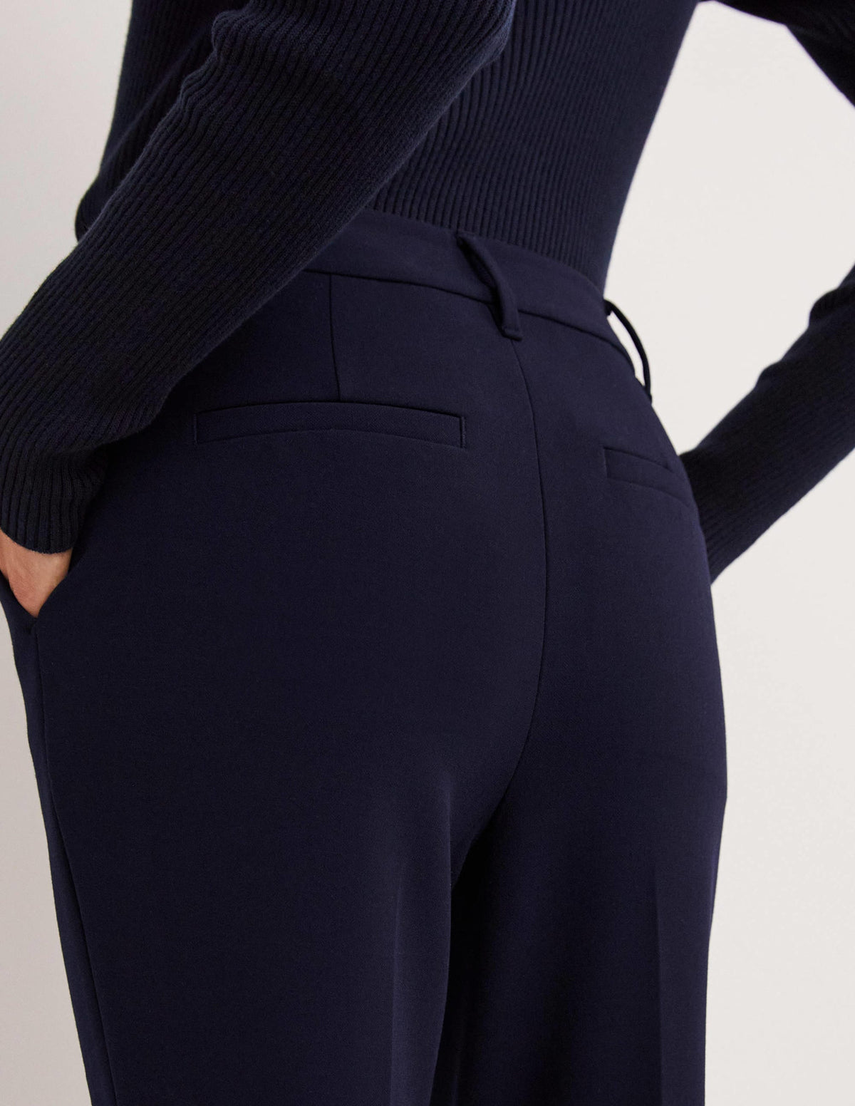 Taillierte Hose mit umgeschlagenen Bündchen-Marineblau - Image 2