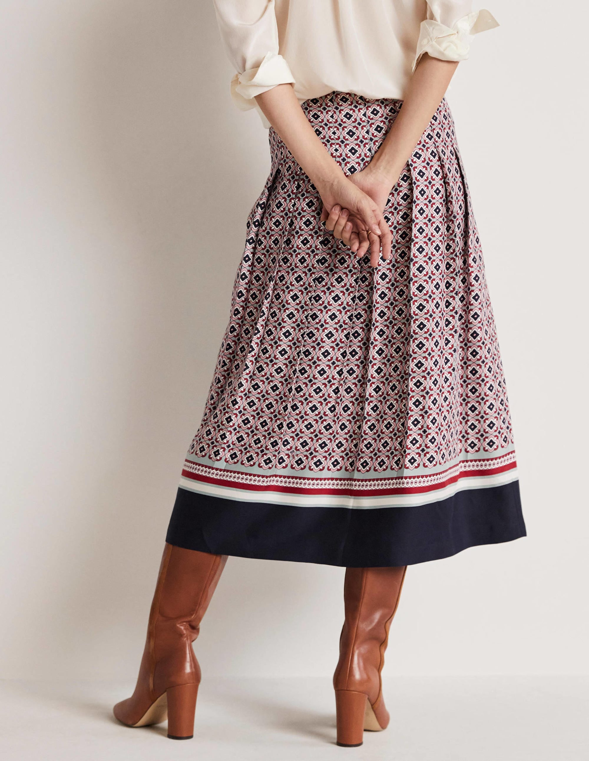 Jupe midi plissée et imprimée-Rose amande, motif géométrique bleu marine foncé - Image 7