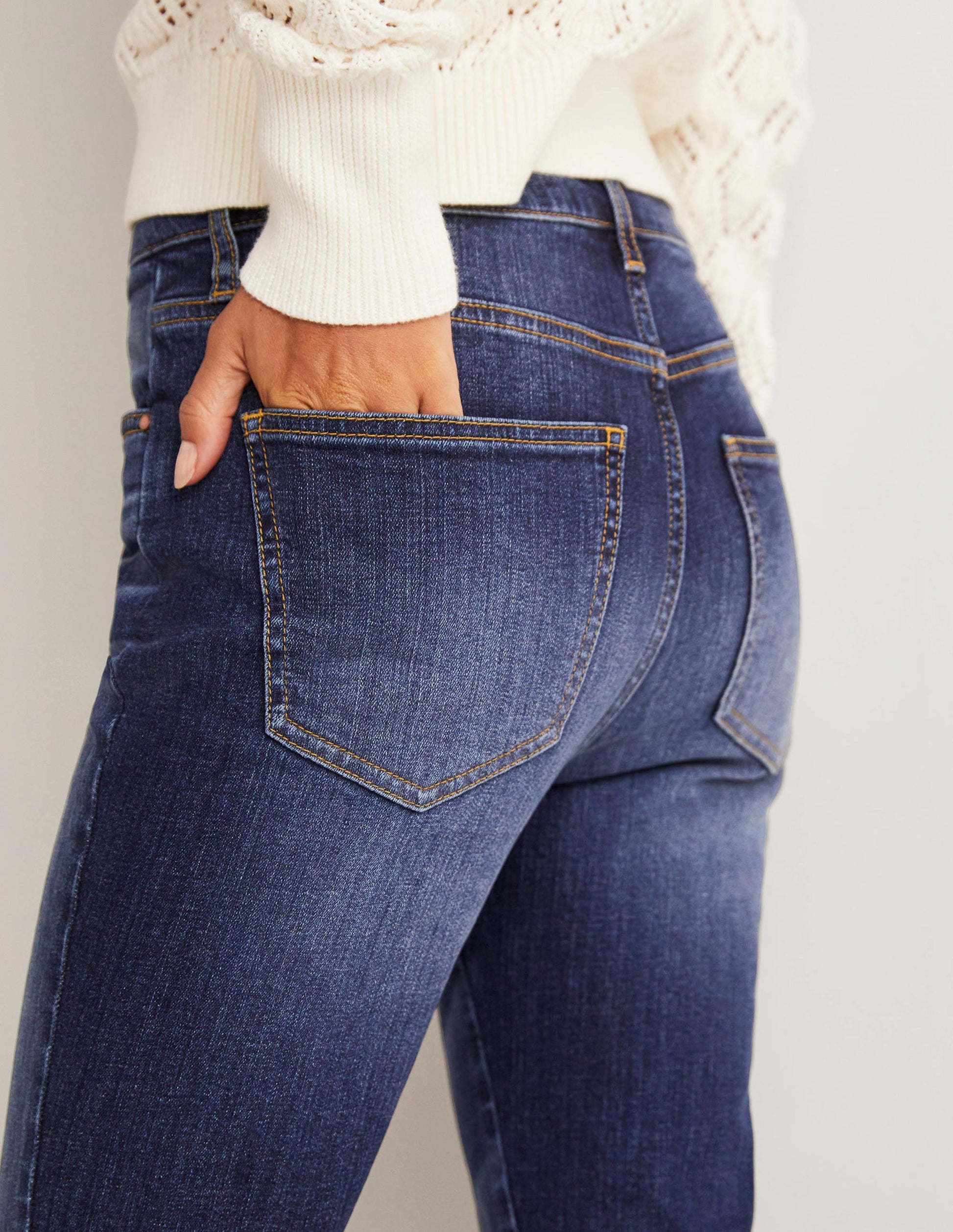 Anliegende 7/8-Jeans mit Schlag-Dunkles Vintageblau-10