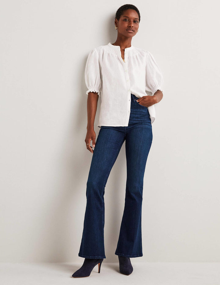 Anliegende Jeans mit Schlag und hohem Schnitt-Dunkles Vintageblau