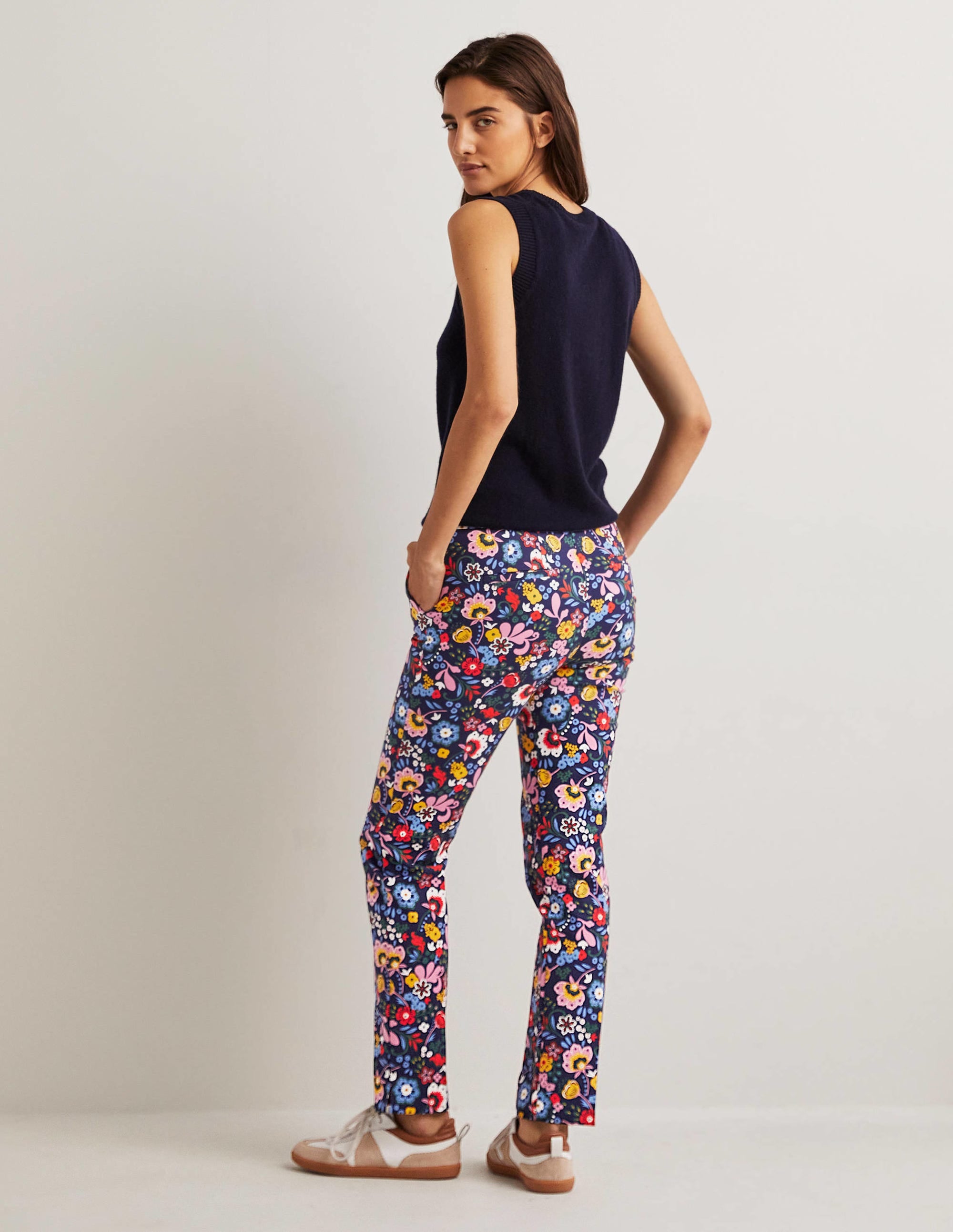 Pantalon 7/8 Richmond-Bleu marine, motif Pretty Paradise - Image 3
