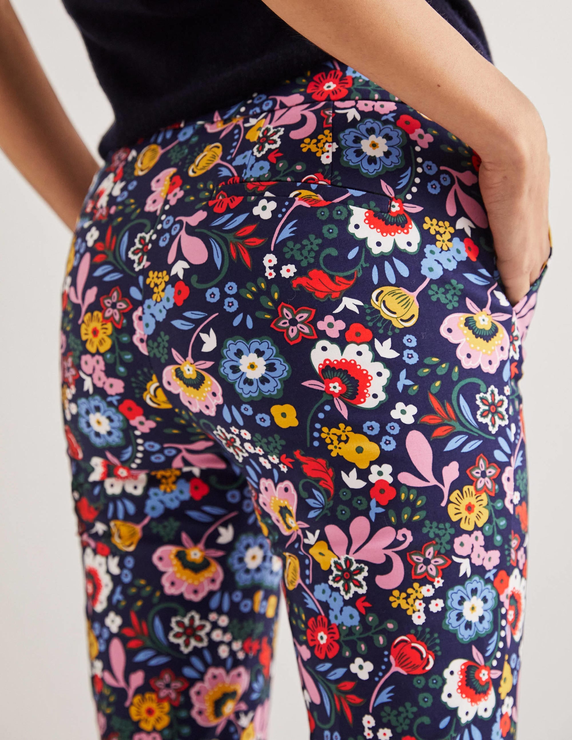 Pantalon 7/8 Richmond-Bleu marine, motif Pretty Paradise - Image 4