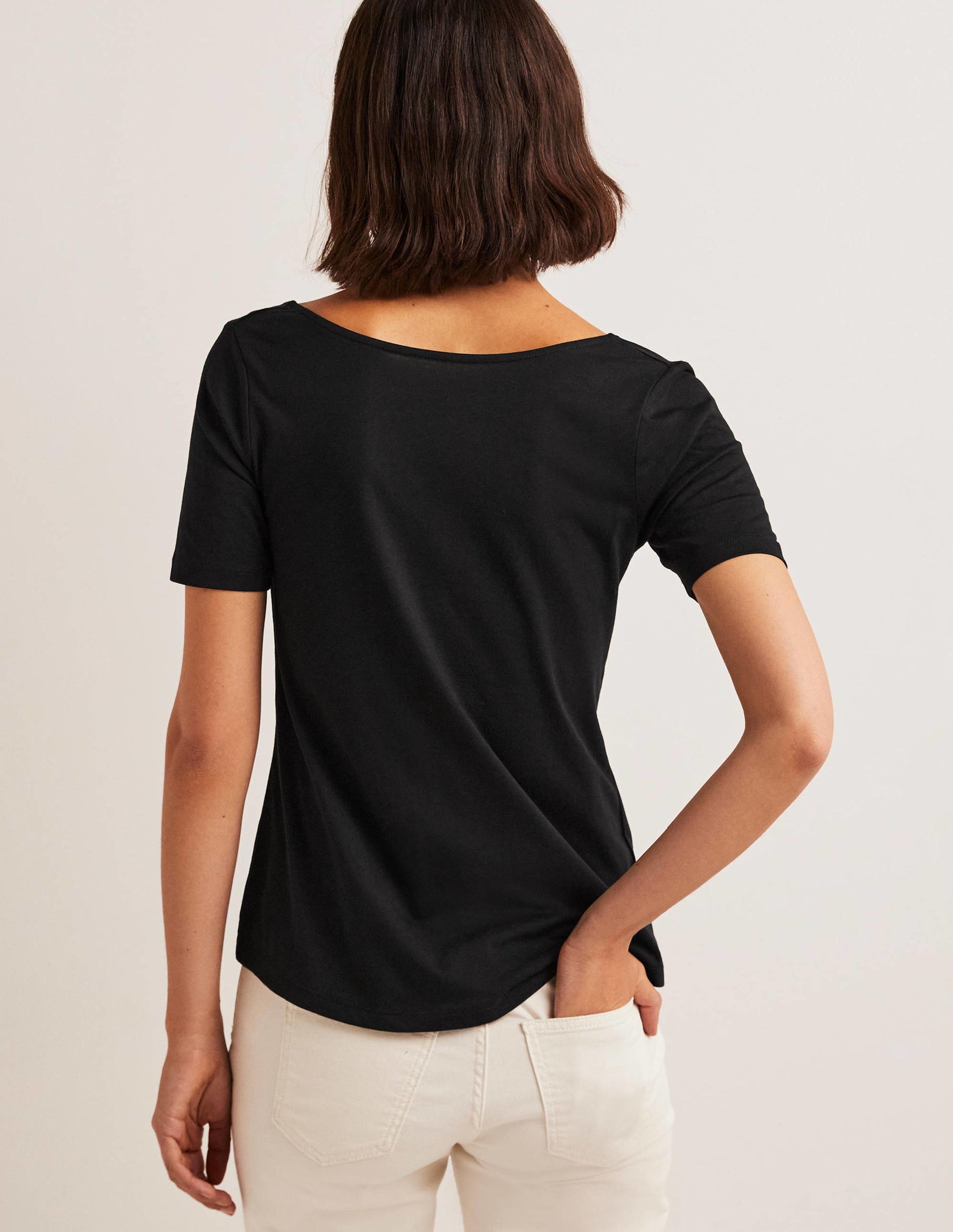 Superweiches T-Shirt mit rundem Rückenausschnitt-Schwarz-3
