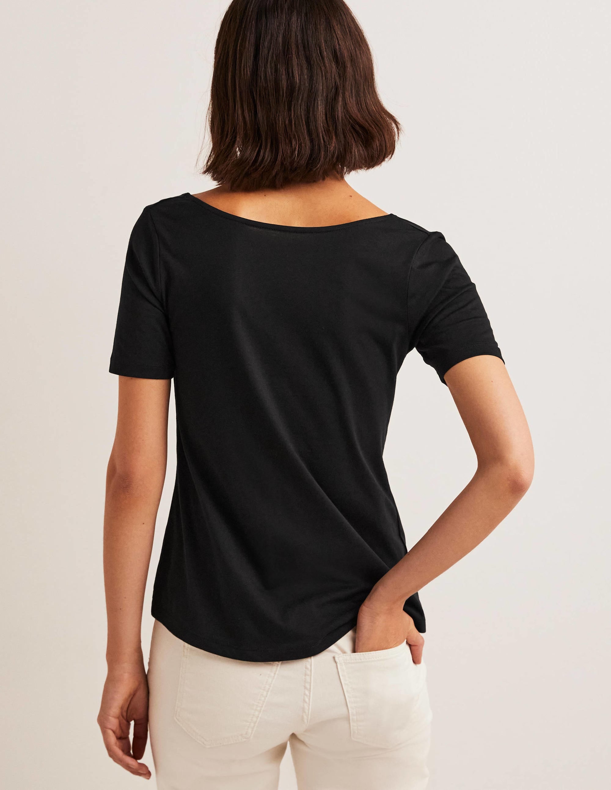 Superweiches T-Shirt mit rundem Rückenausschnitt-Schwarz - Image 3