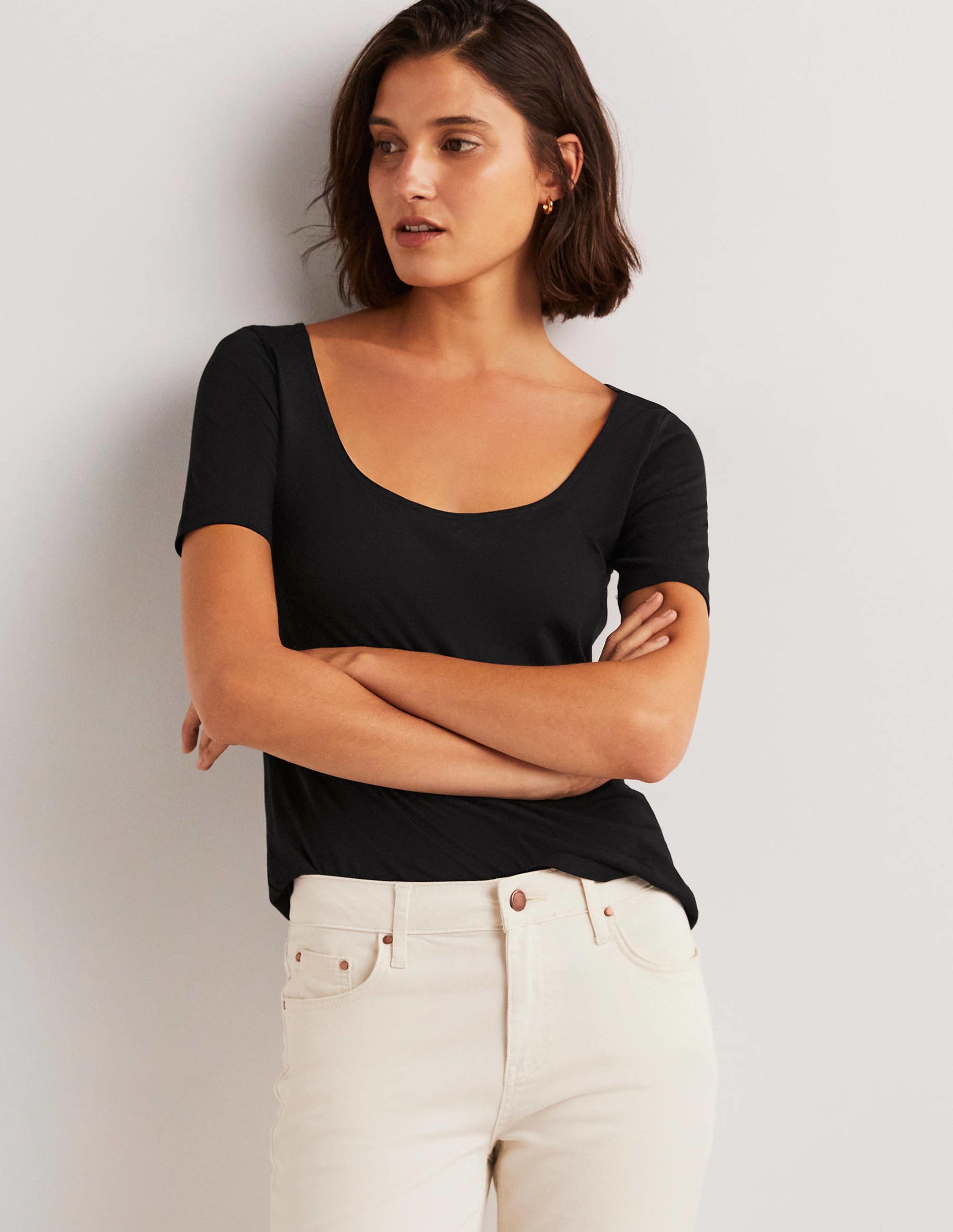 Superweiches T-Shirt mit rundem Rückenausschnitt-Schwarz-4