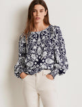 Top avec poignets à smocks-Bleu marine foncé, motif Ornate Garden