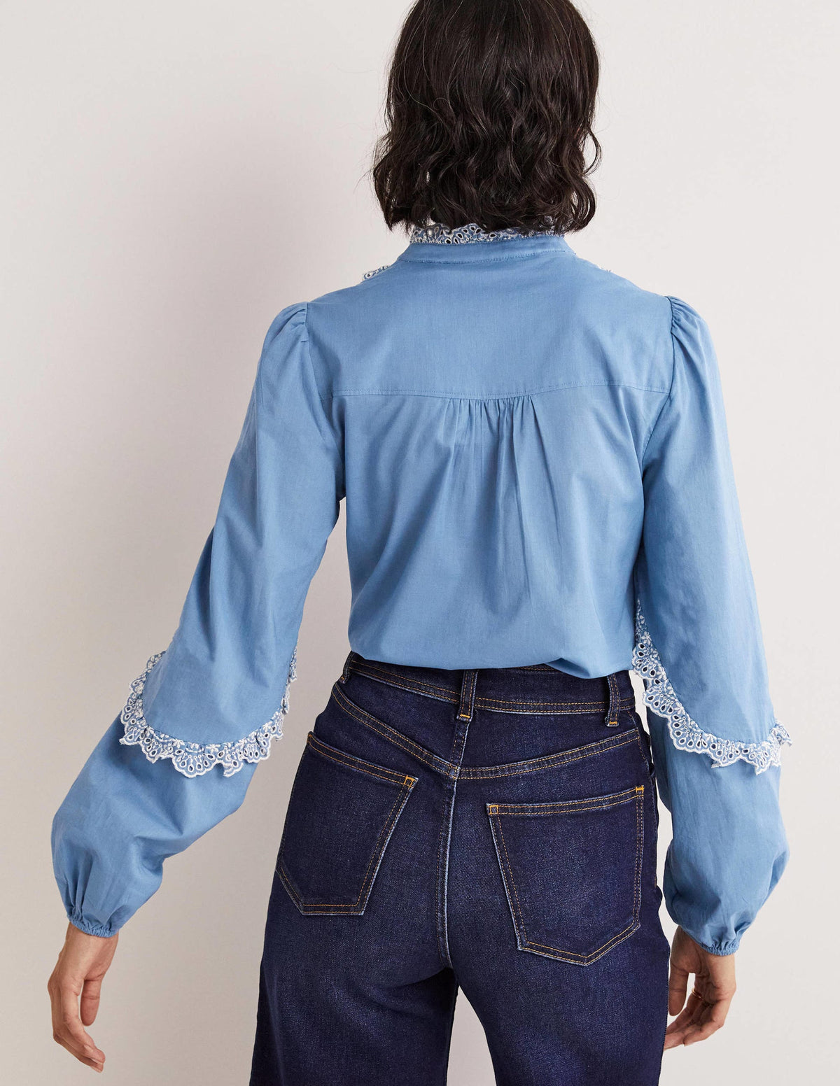 Bluse mit Lockstickerei und Rüschenärmeln-Rivierablau - Image 3