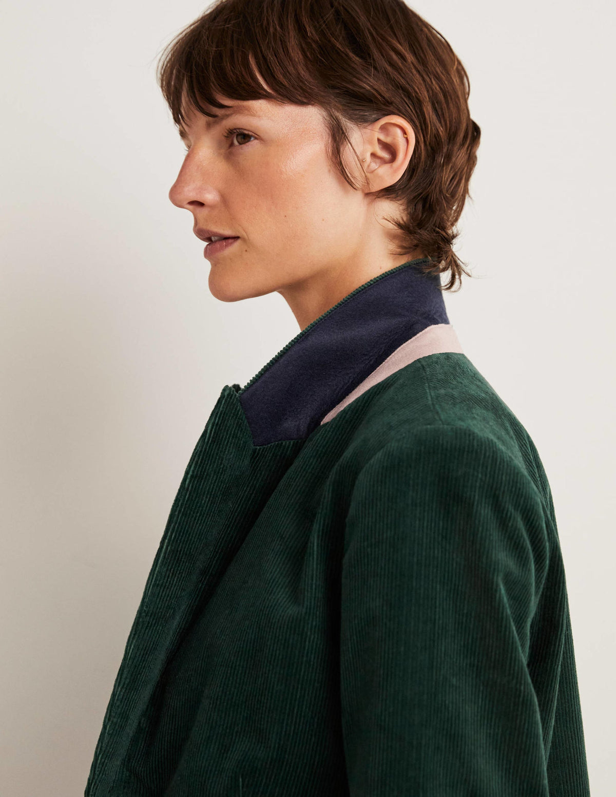 Figurbetonter Cord-Blazer-Trekking-Grün-2